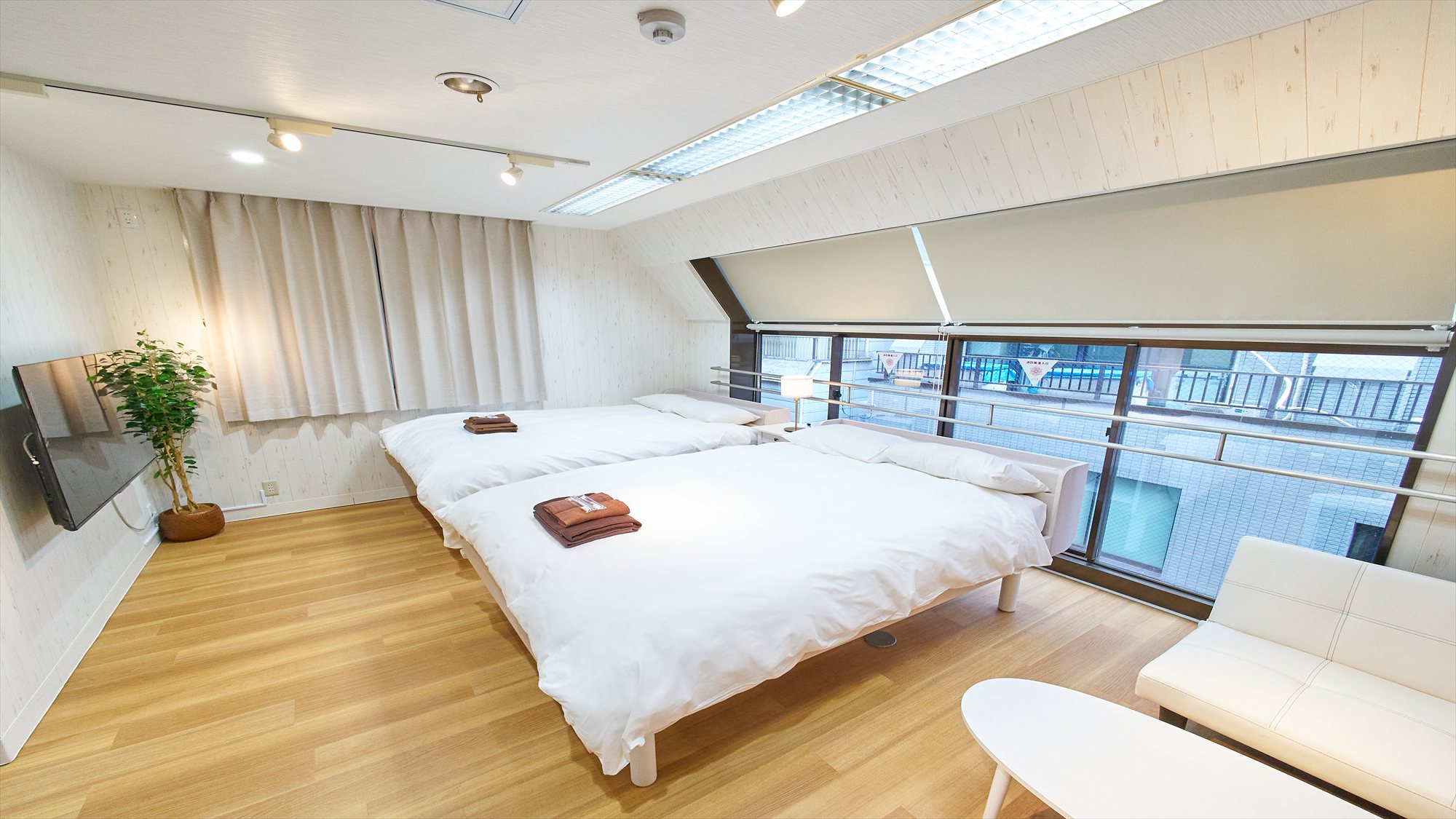 5名部屋（ダブルベッド2台＋ソファベッド）