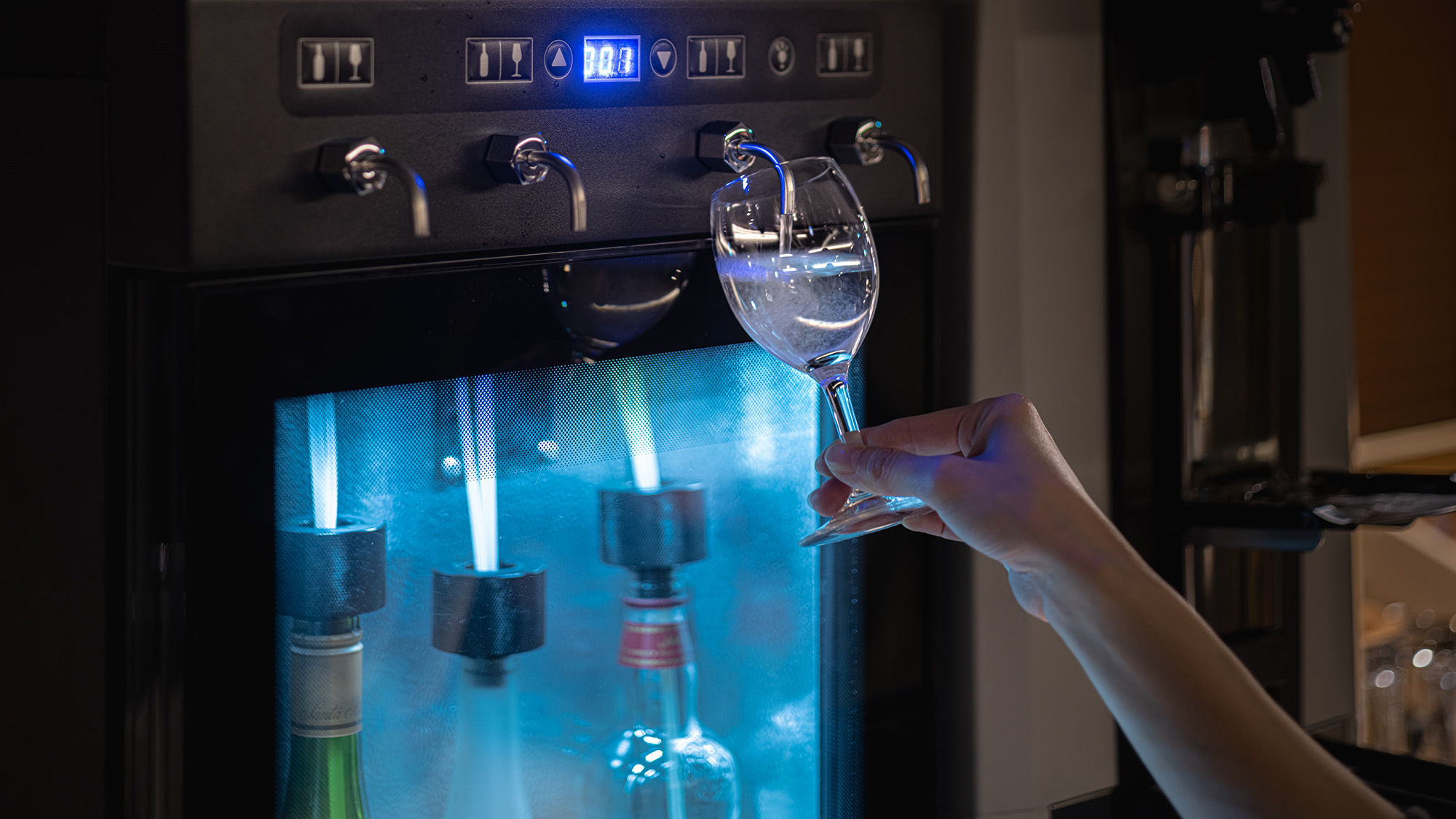 ラウンジ｜ドリンク提供一例：ワイン