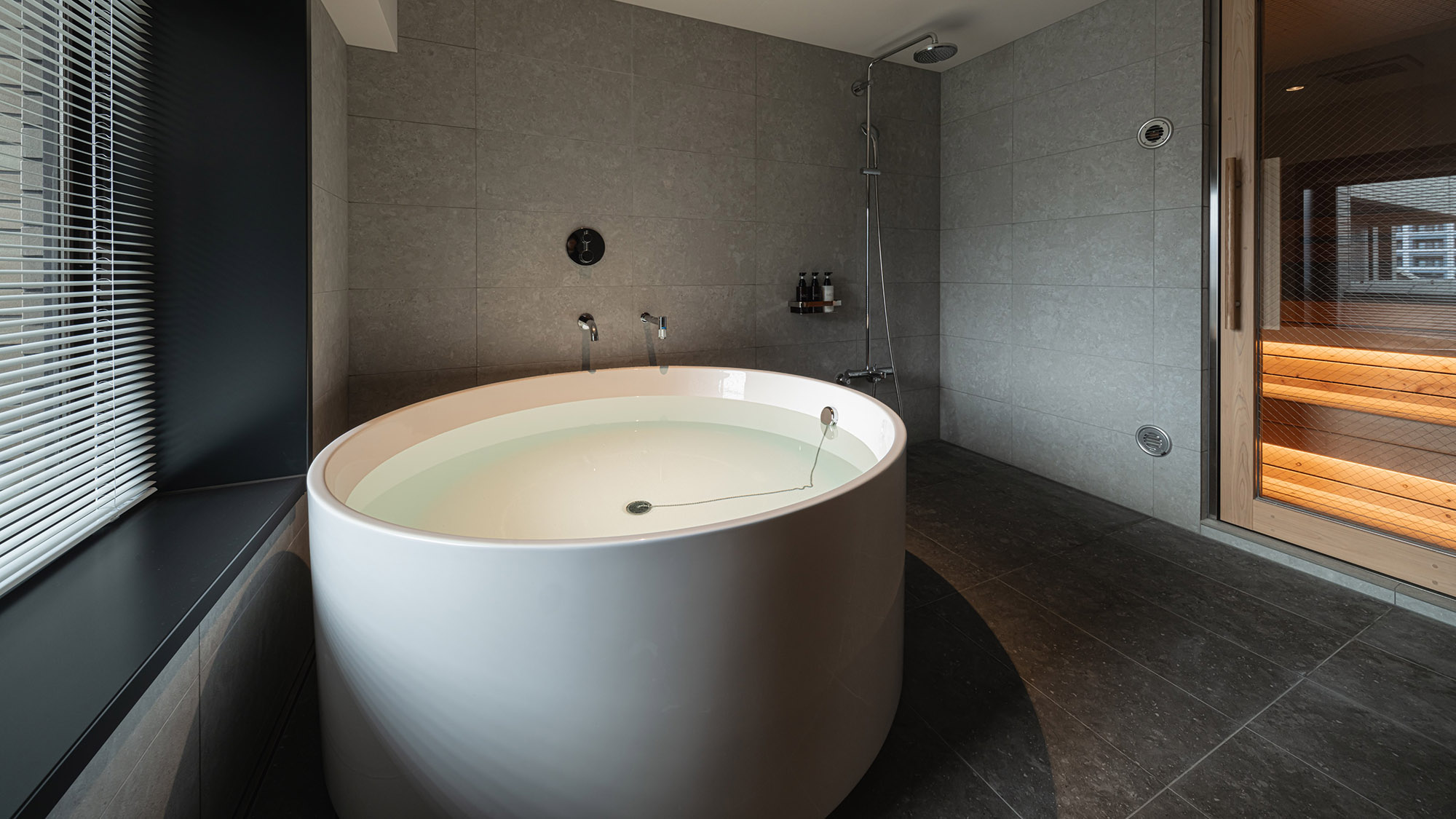 サウナ付きスイート｜チラー（冷却機能）付き浴槽