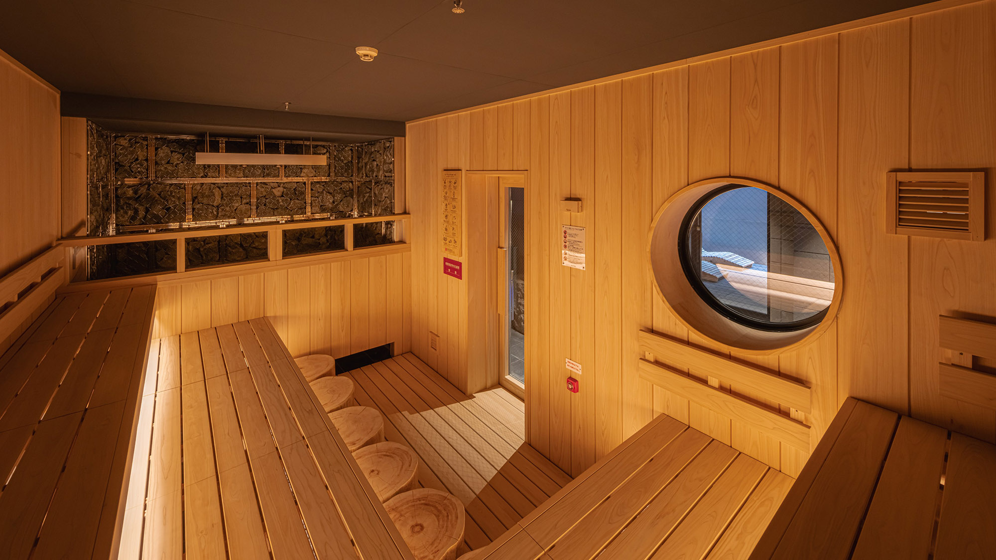 タイマーは設置されていません。時間に縛られず本場フィンランドと同様、出たくなったら出る、という体験を