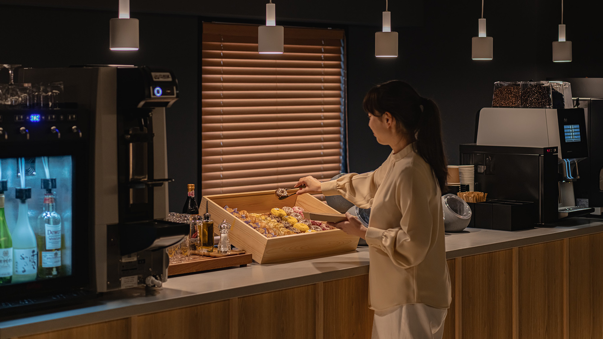 ラウンジ利用特典付プランをご用意しています。