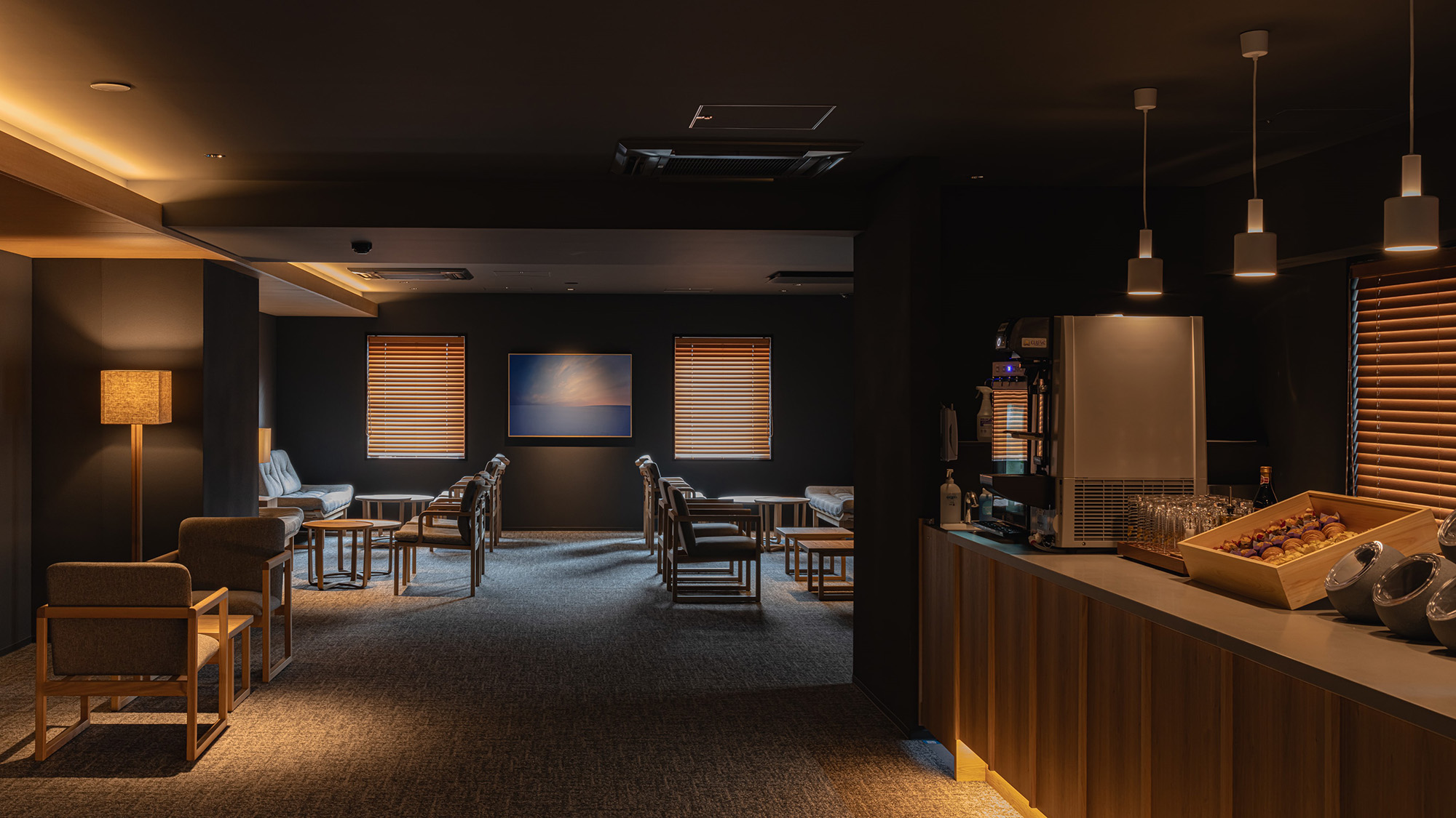 サウナ付きプレミアツイン、サウナ付きスイート、プレミアツインにご宿泊のお客様：ラウンジ使用無料