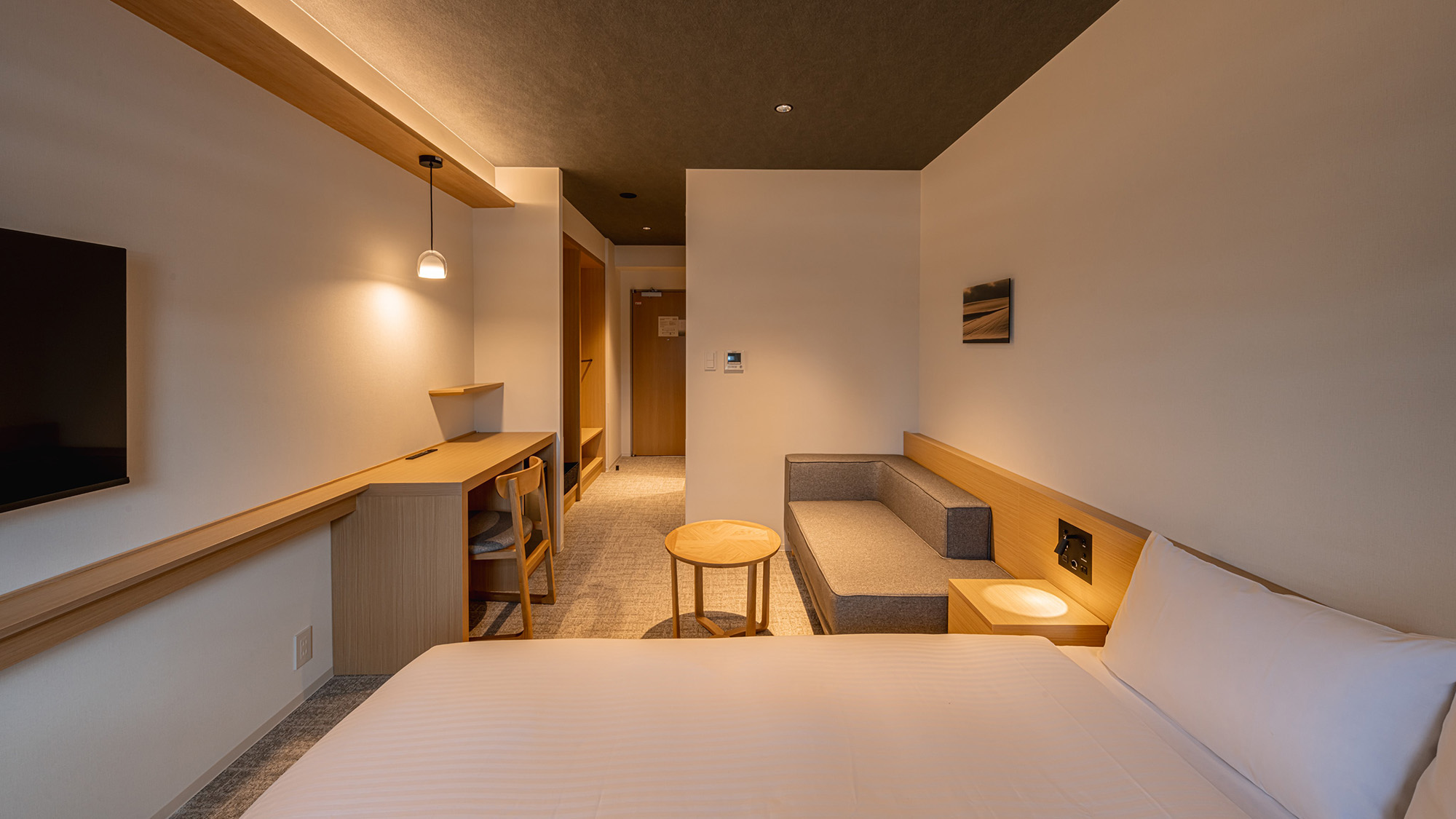 スーペリアダブル｜各客室には異なる雪原を映し出した作品を展示しています。