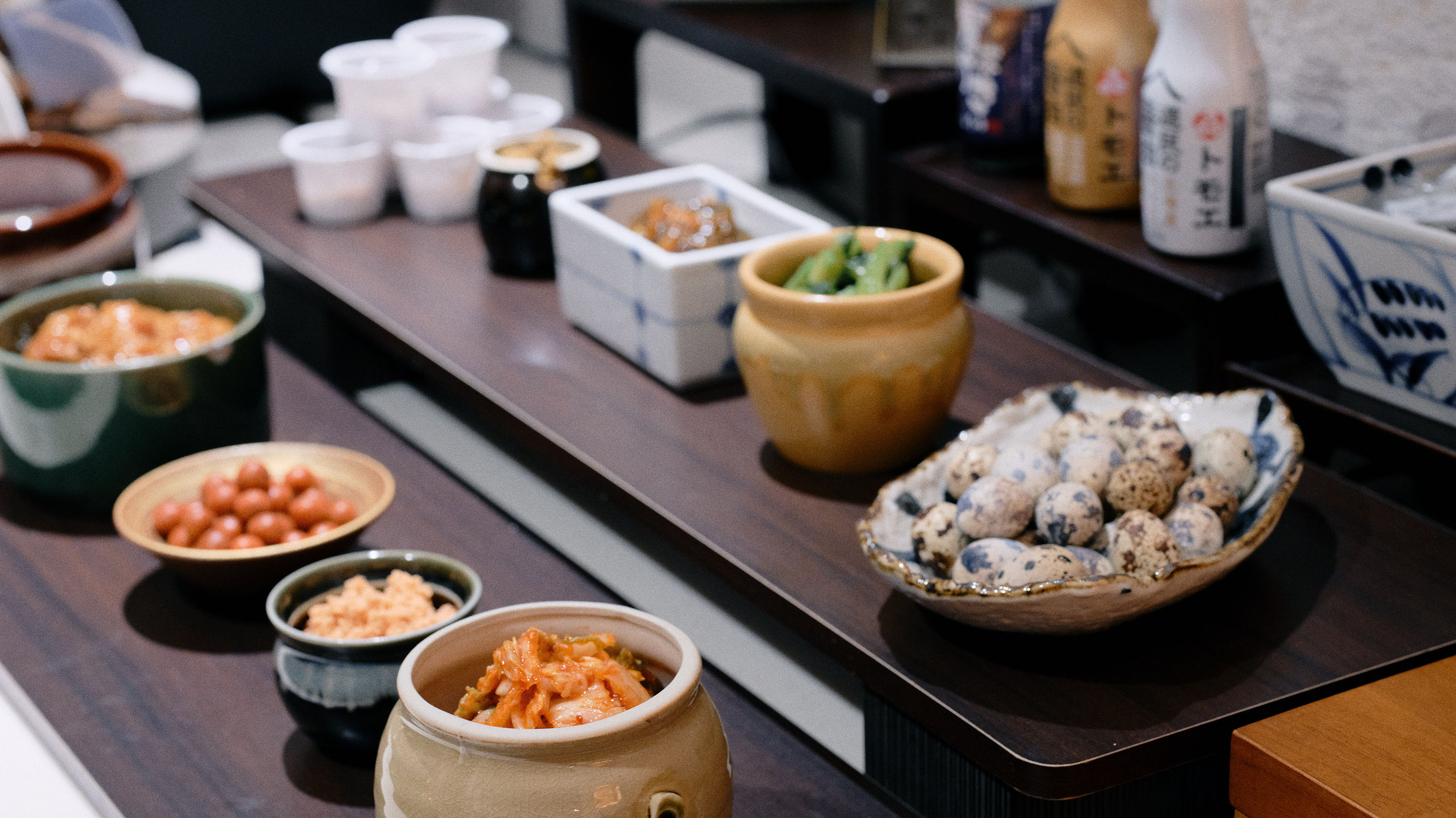 朝食ビュッフェ｜北海道産大豆の納豆や、北海道で醸造された醤油を4種ご用意。