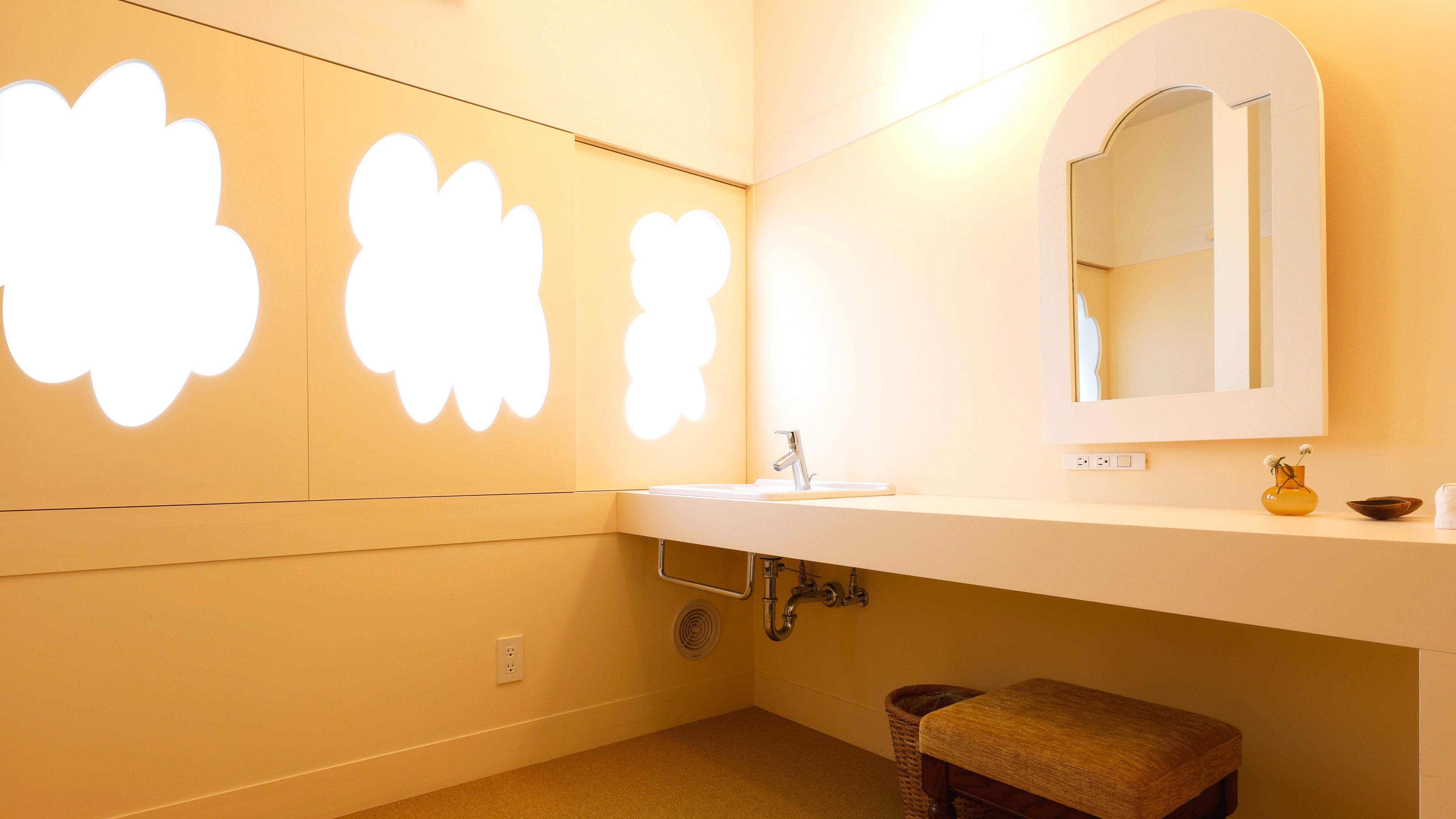 日貫一日　ＭＡＲＩＥ　寝室(イエロー)