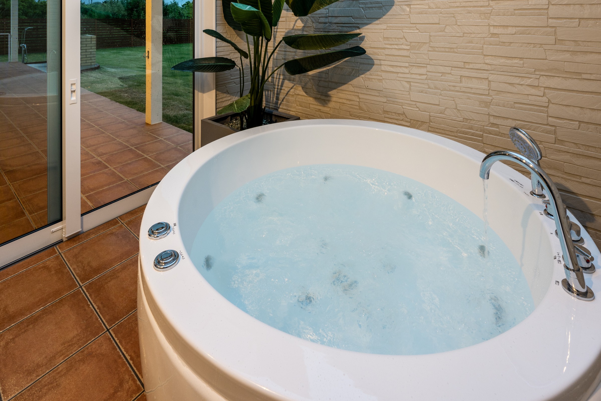 【NI-ニ-】ジャグジー