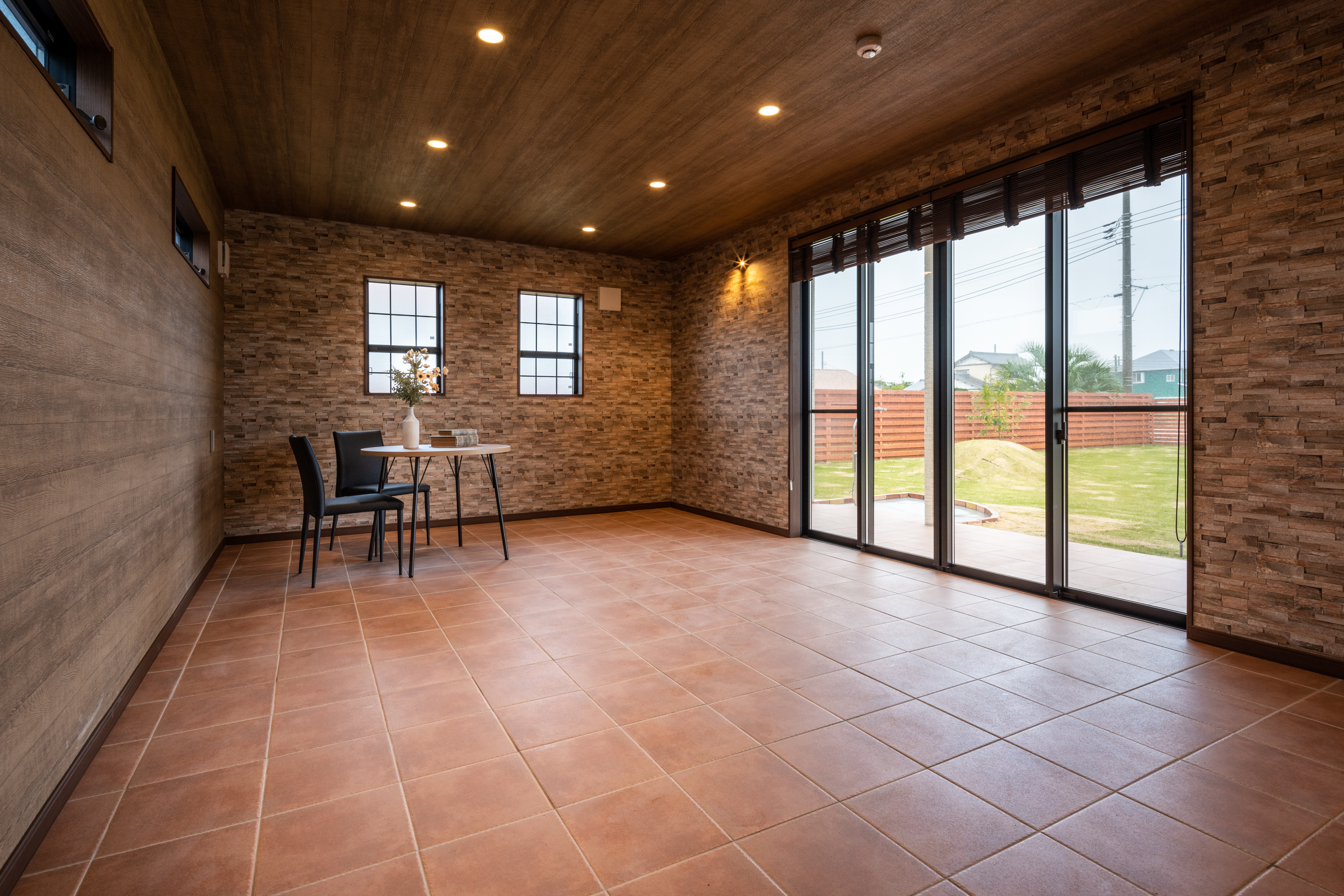 【HACHI-ハチ-】屋内ドッグラン