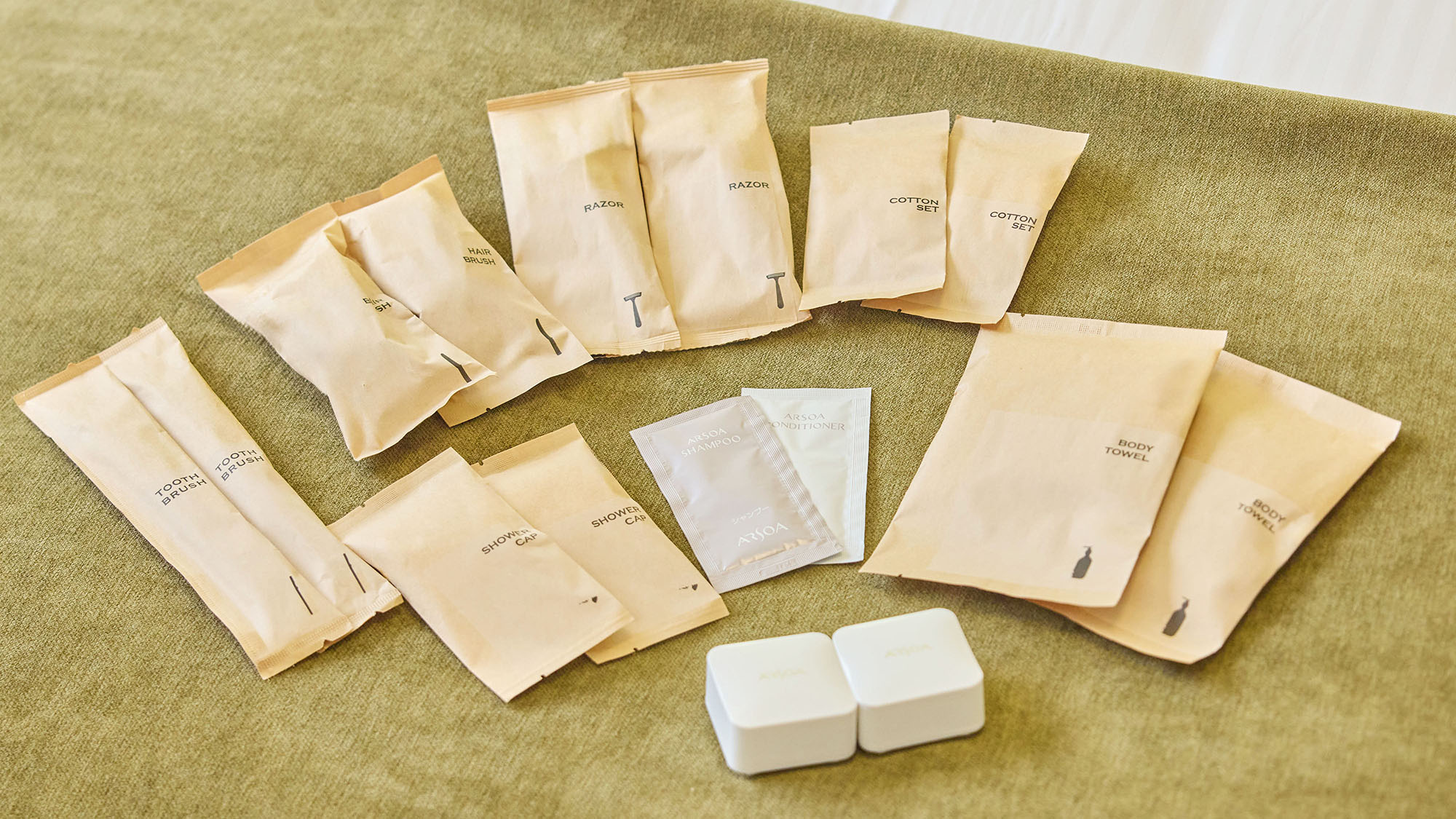 ・【アメニティ】洗顔石けん、歯磨きセット、ボディタオル、ヘアブラシ、綿棒、ひげそり等をご用意