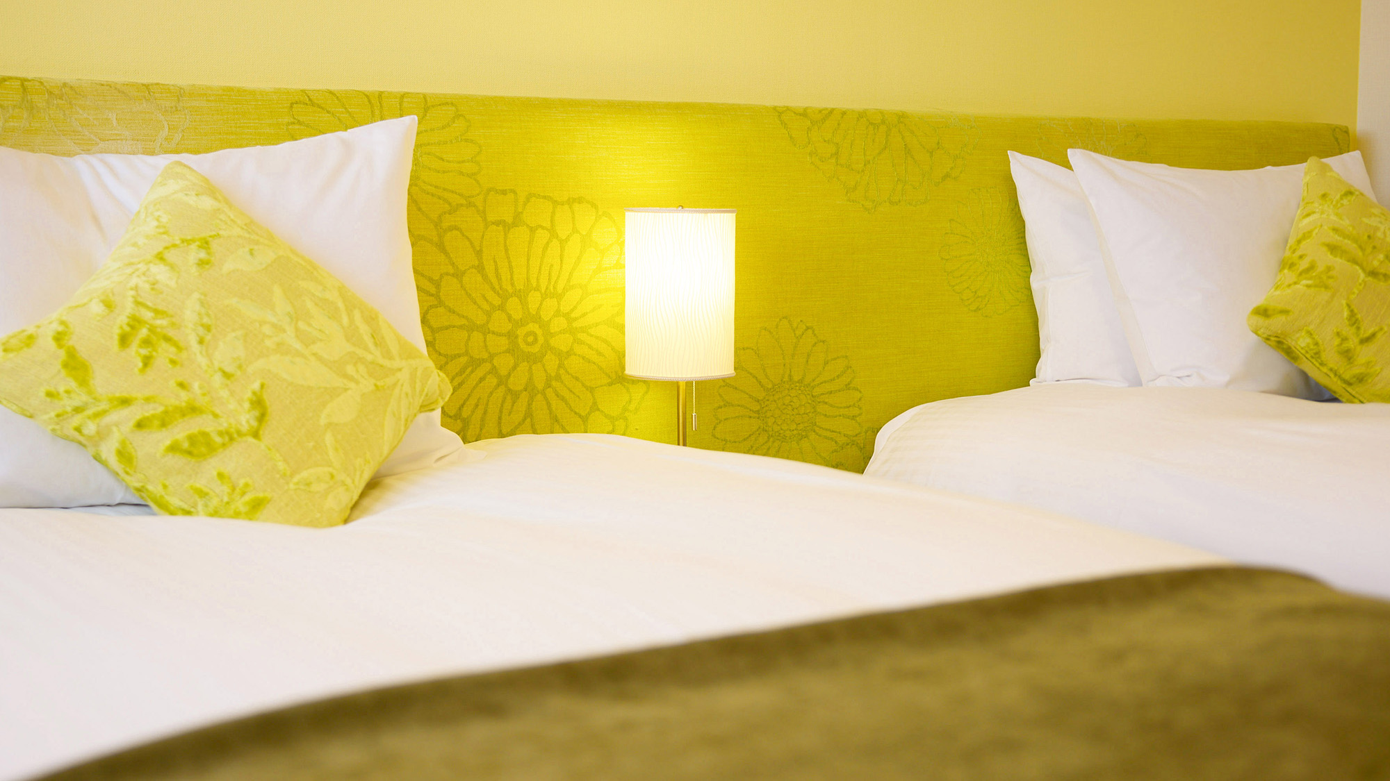 ・【客室一例】澄み渡る空気と豊かな緑に囲まれたお部屋で、心身ともにお寛ぎください