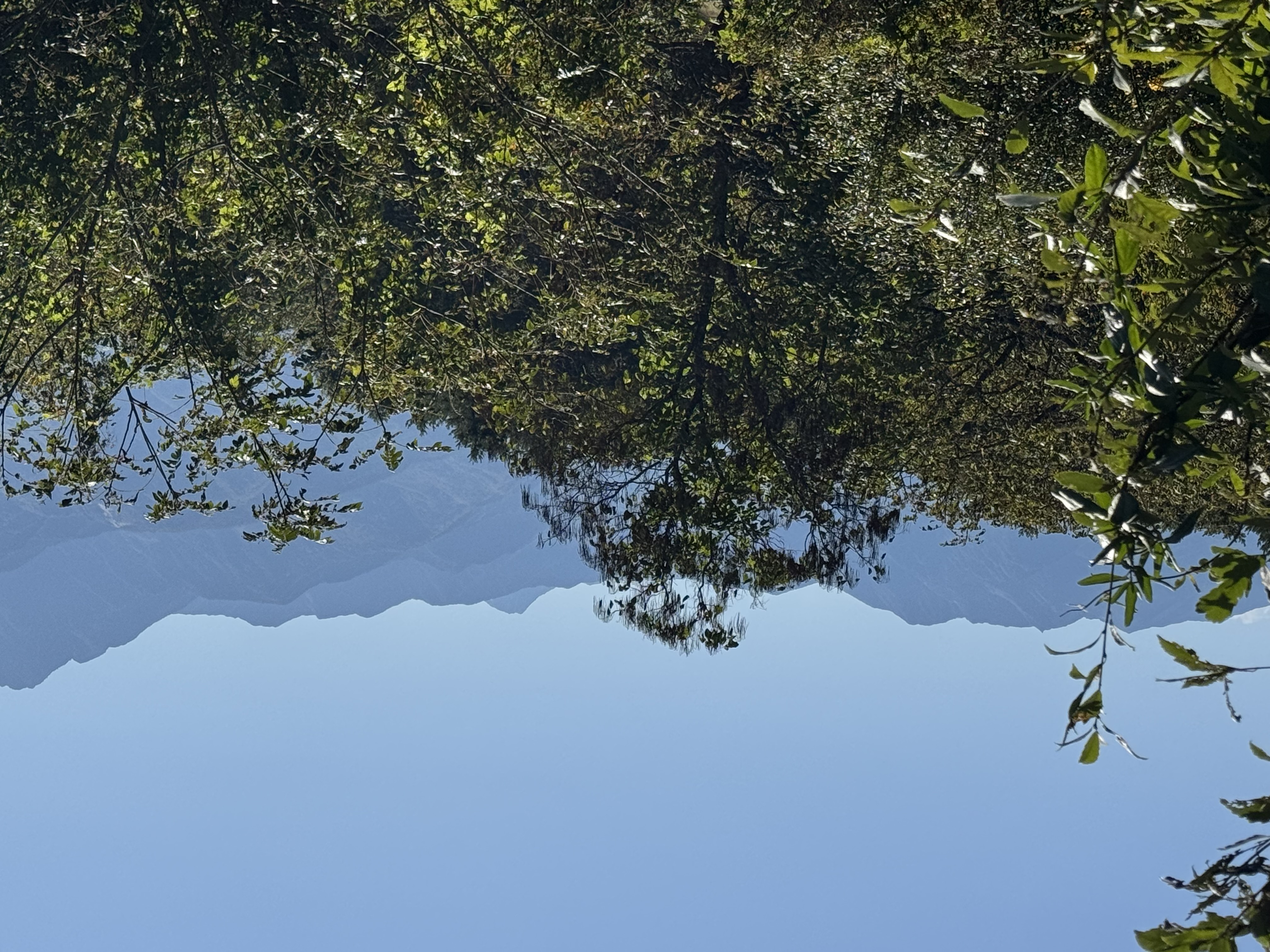 本館玄関前から見る南アルプス