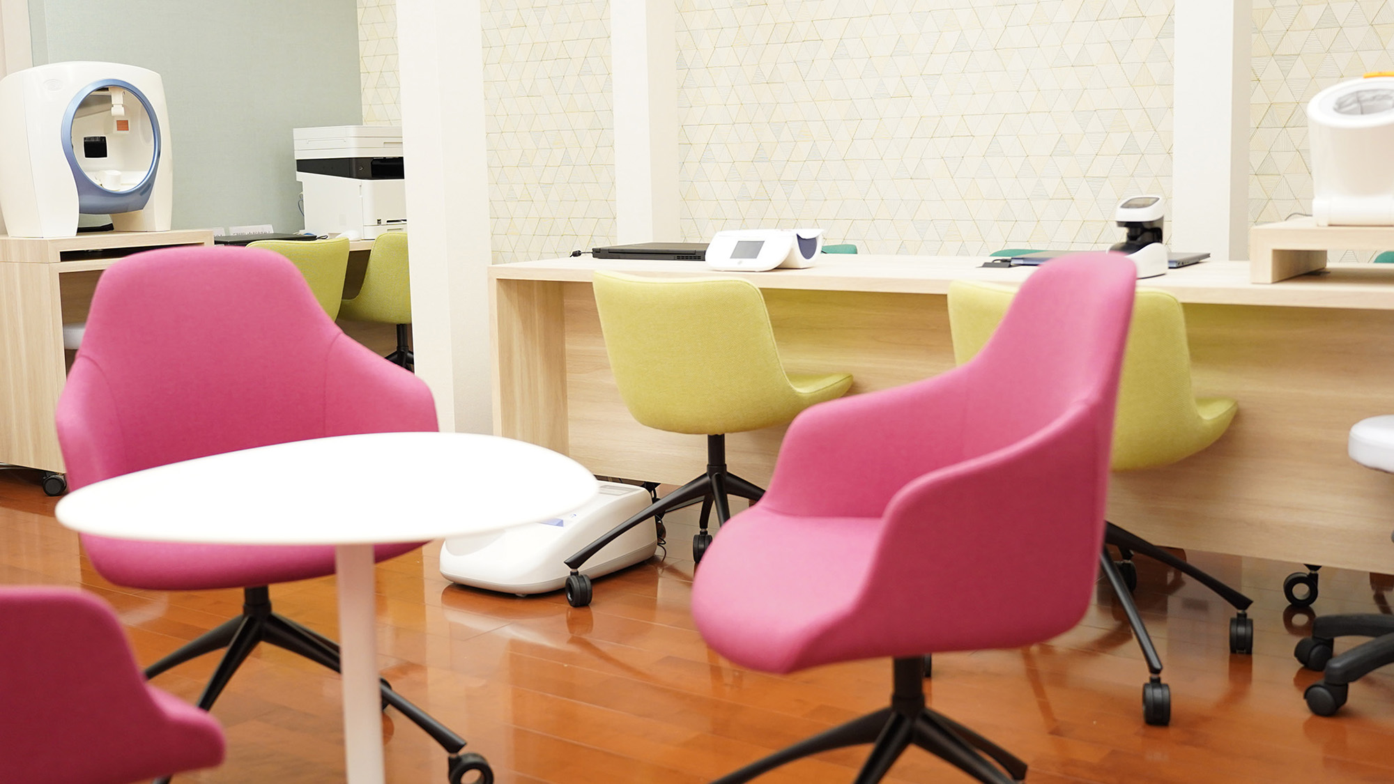 ・【計測室（本館）】セルフ測定機をご用意しております。体の状態を把握する際にご利用ください