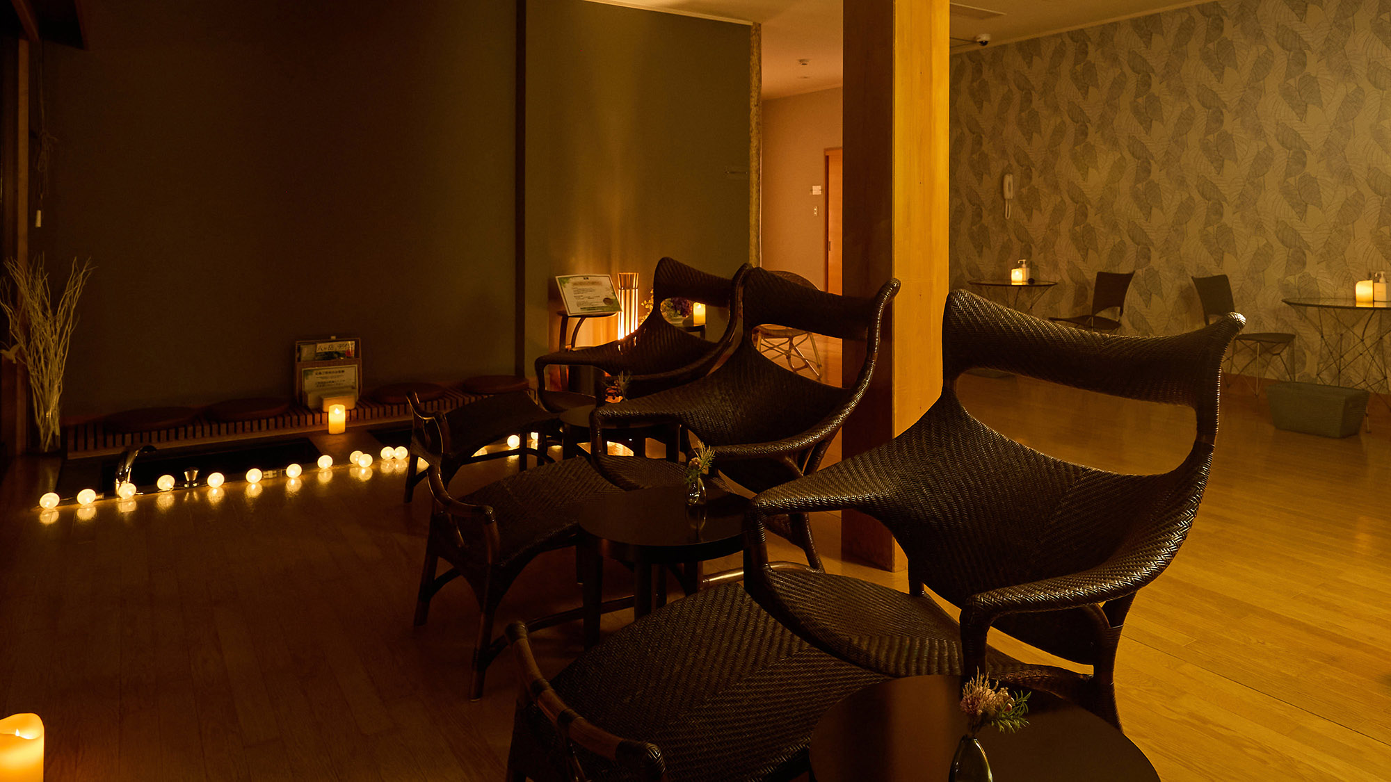 ・【足湯】足湯の後、ゆっくりとお寛ぎいただけるスペースもございます