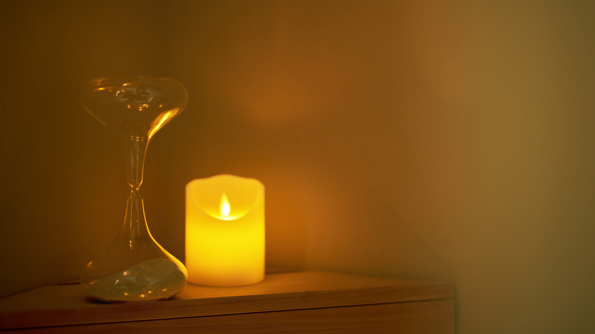 ・【インテリア】キャンドルライトが優しく灯り、日常の慌ただしさを忘れるリトリート空間を引き立てます