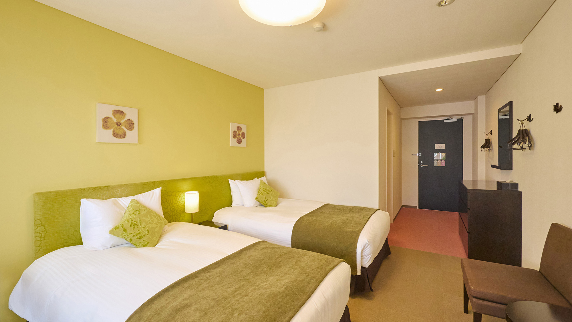 ・【客室一例】落ち着いた雰囲気のお部屋で、リラックスしてお過ごしください