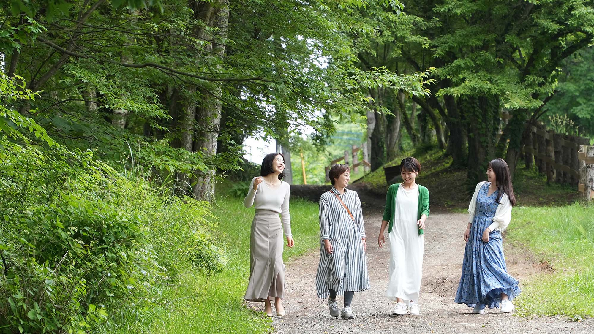 ・【周辺散策】小淵沢の自然の中をゆっくり散策。自然に癒されるネイチャーセラピーをご体感ください