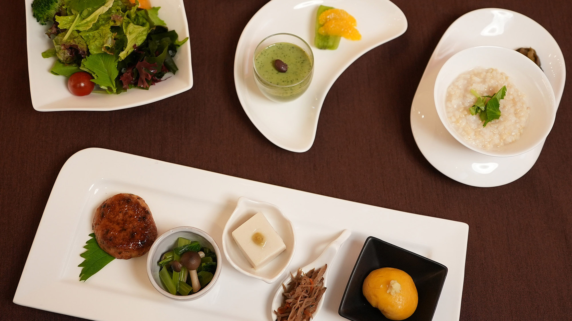 ・【朝食一例】栄養価の高いオーガニック野菜使用の朝食で、気持ちの良い朝をお迎えください