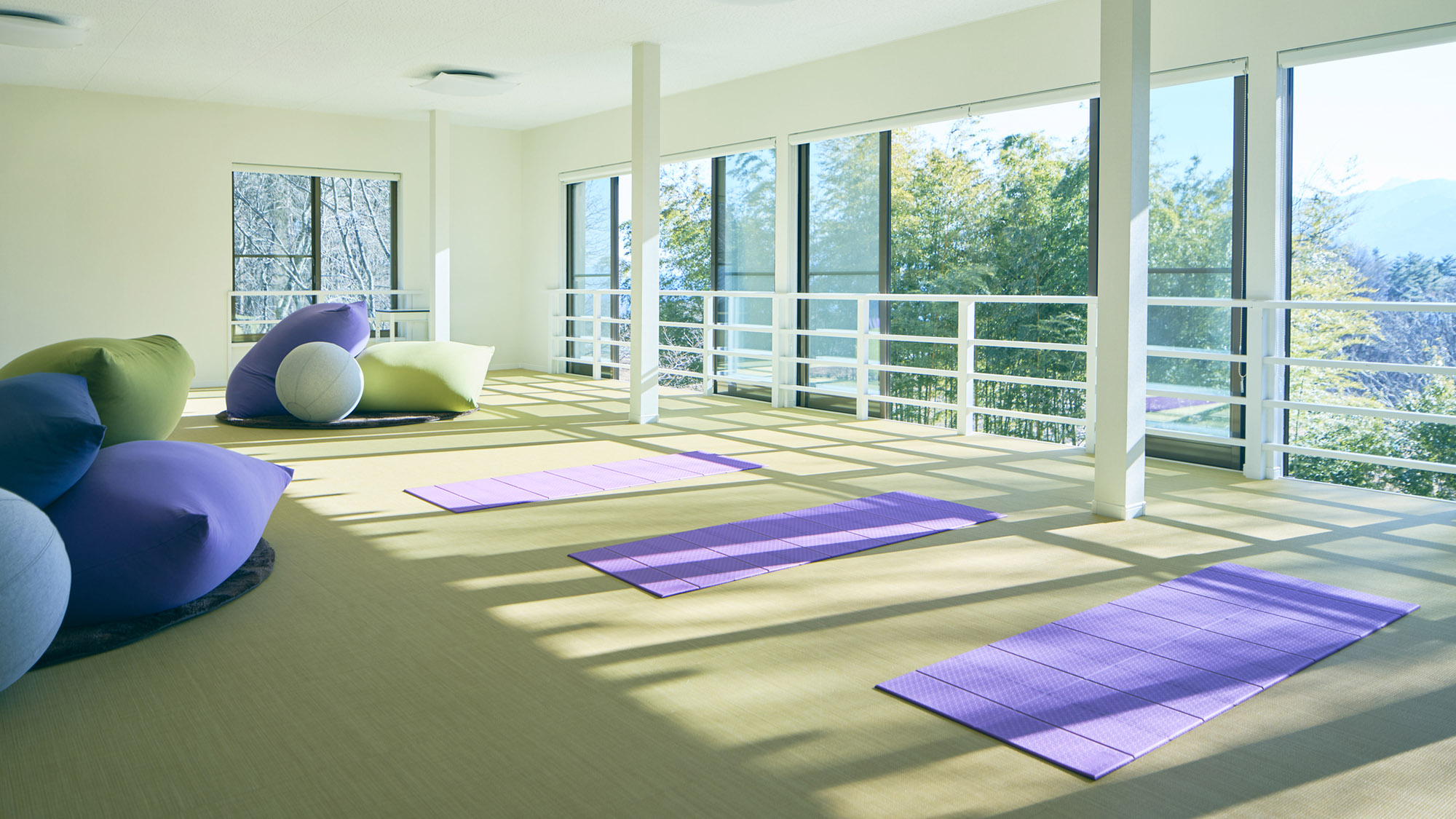 ・【リフレックススペース】自然光をしっかり浴びられるスペースでお好きに癒し時間をお過ごしください