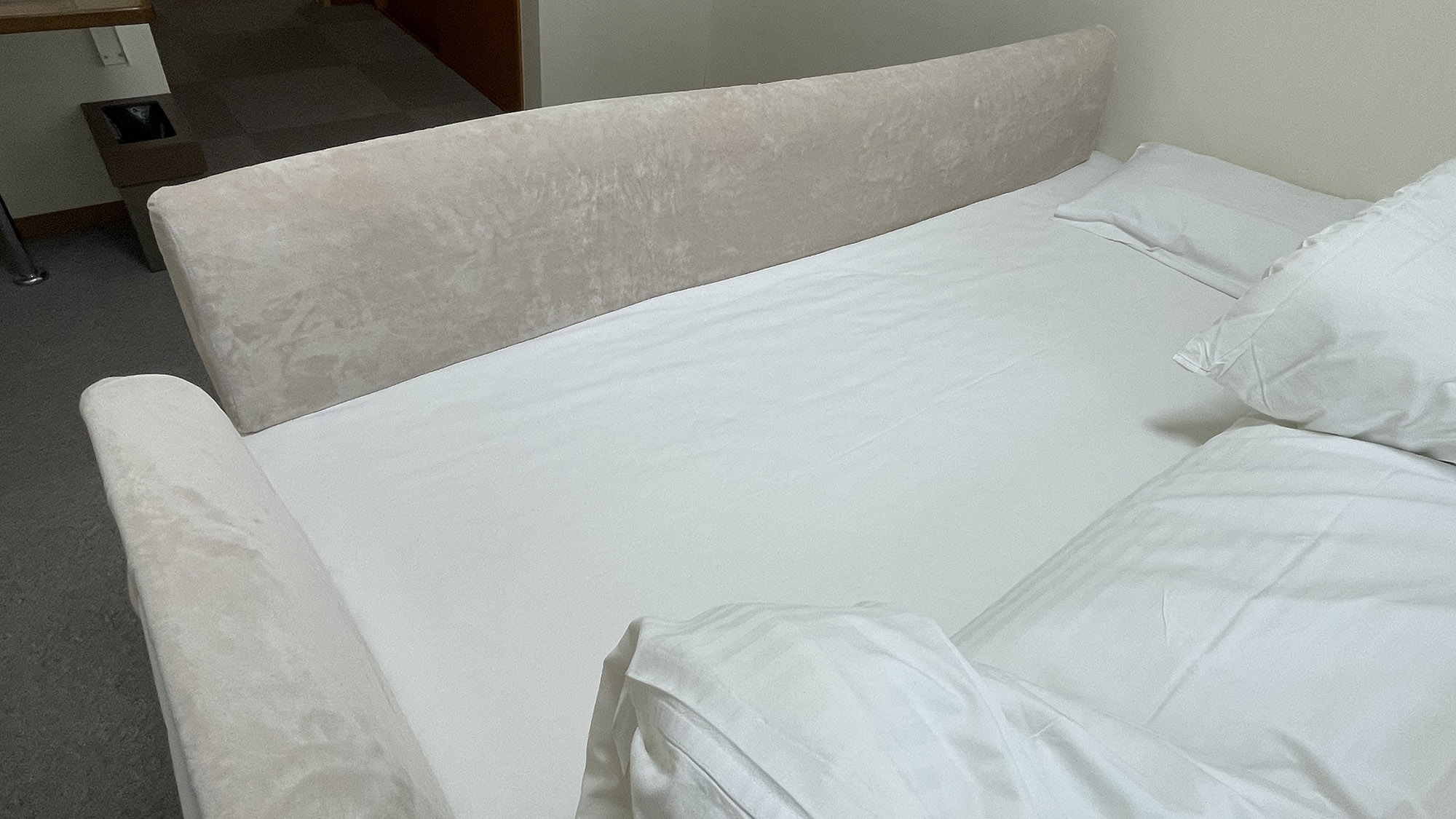 ・【設備】肌触りの良いベッドガードで快適にお休みいただけます