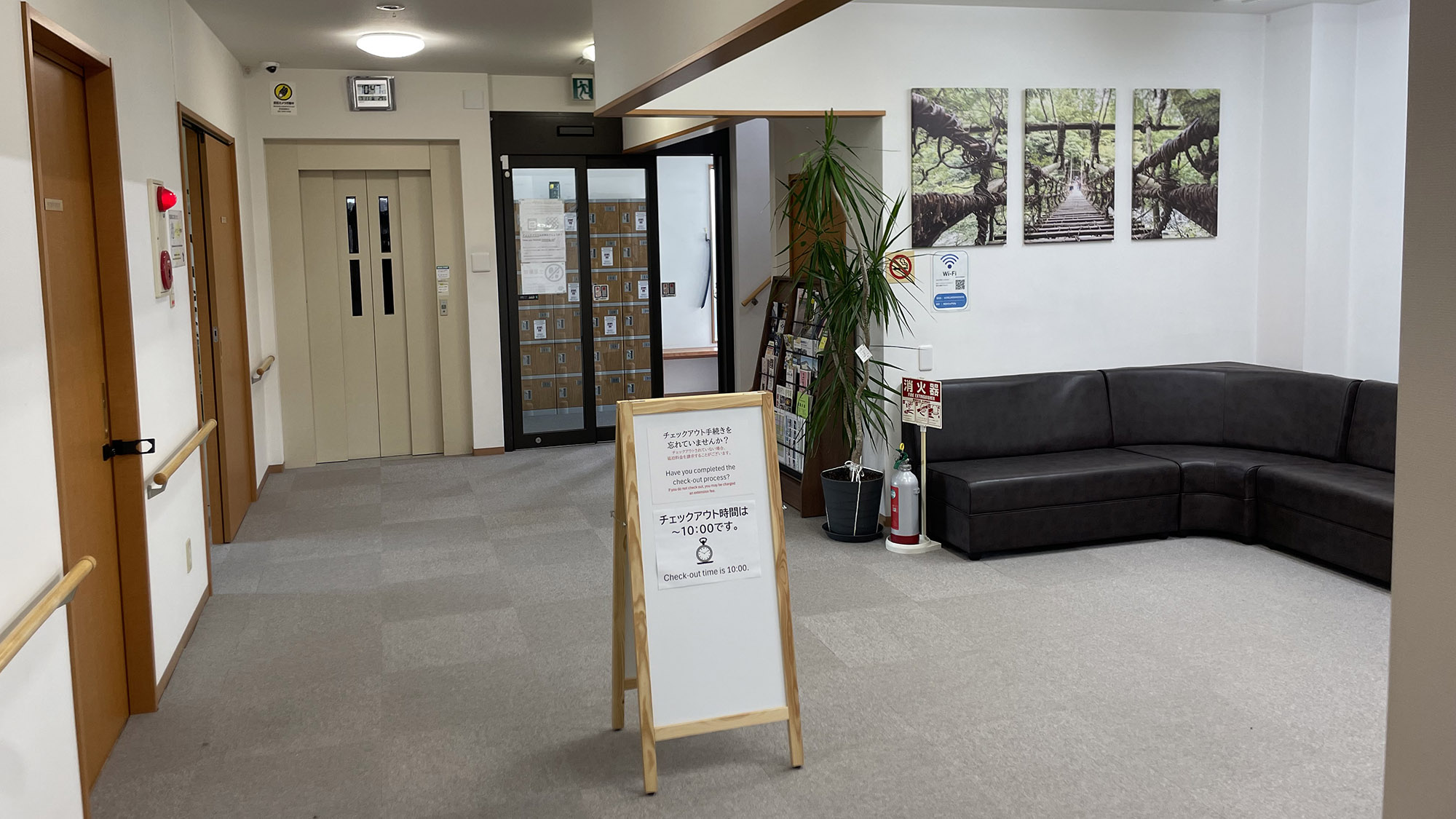 ・【フロントロビー】徳島観光の拠点に。ゆとりのあるソファーでホッとひと息