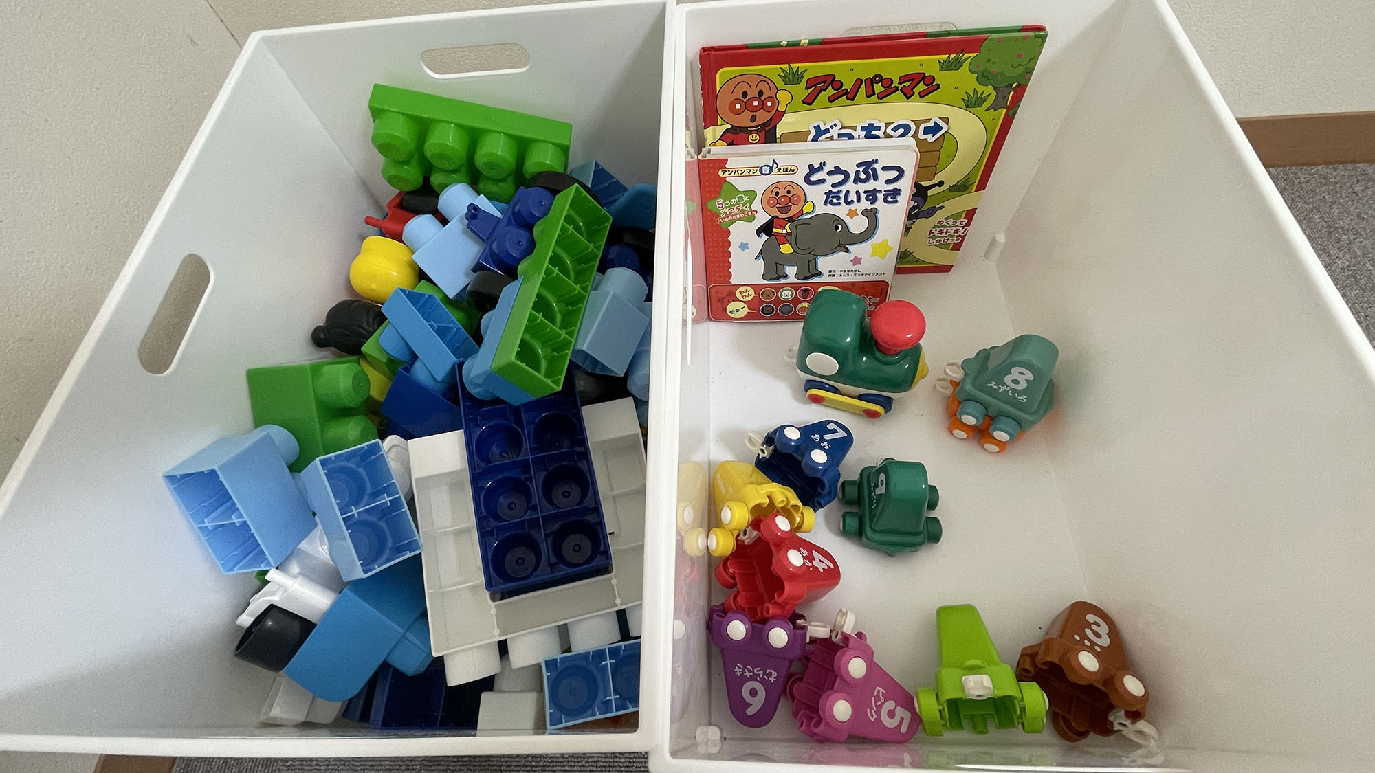 ・【設備】小さなお子様でも楽しめるおもちゃや絵本がございます