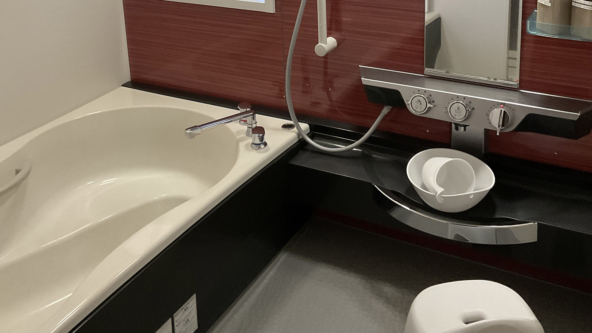 ・【浴室】共用のため、使用中かどうか必ず確認してください。ご使用中は必ず鍵の施錠をお願いします。