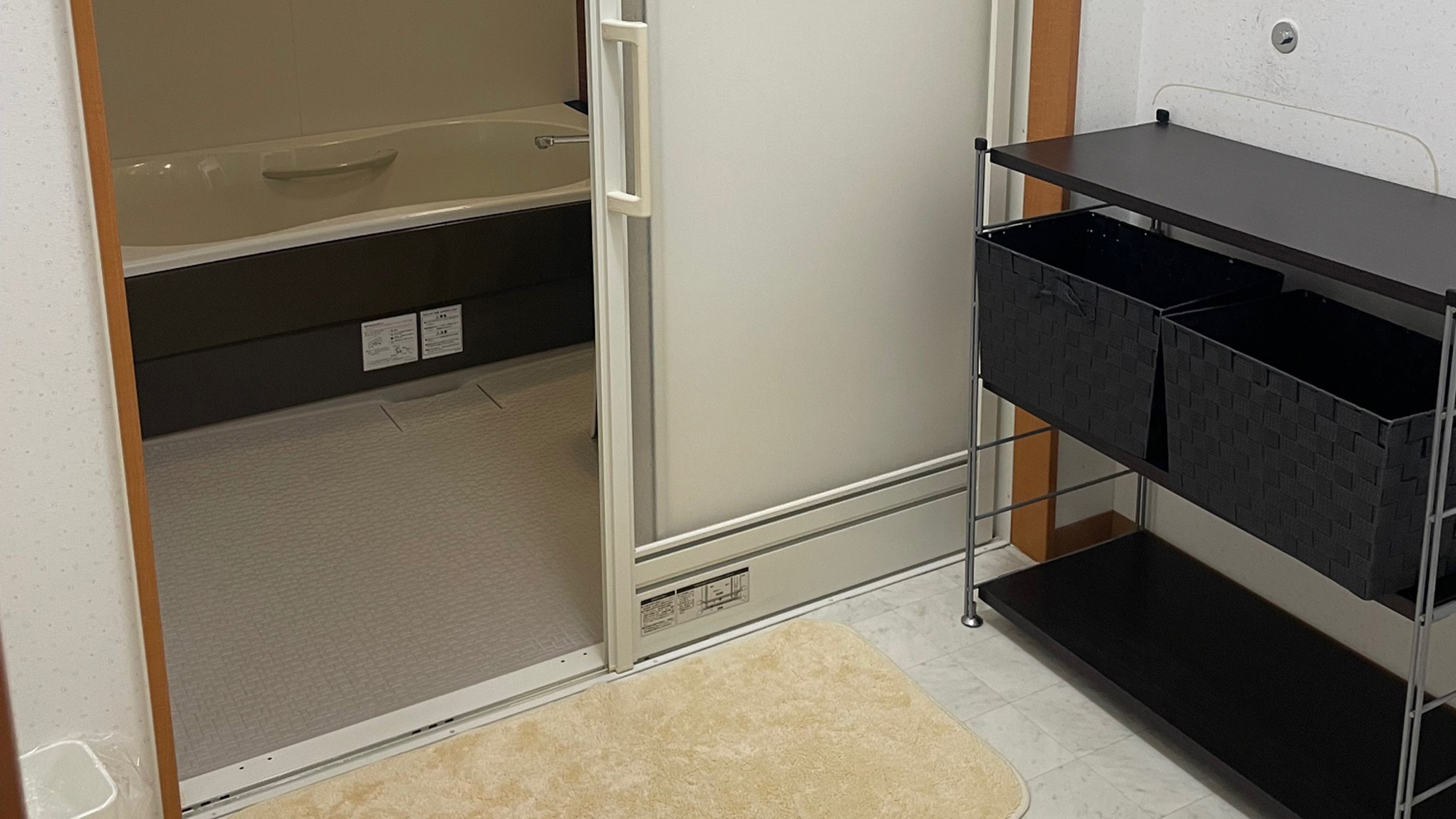 ・【脱衣所】広々とした脱衣所を完備しております