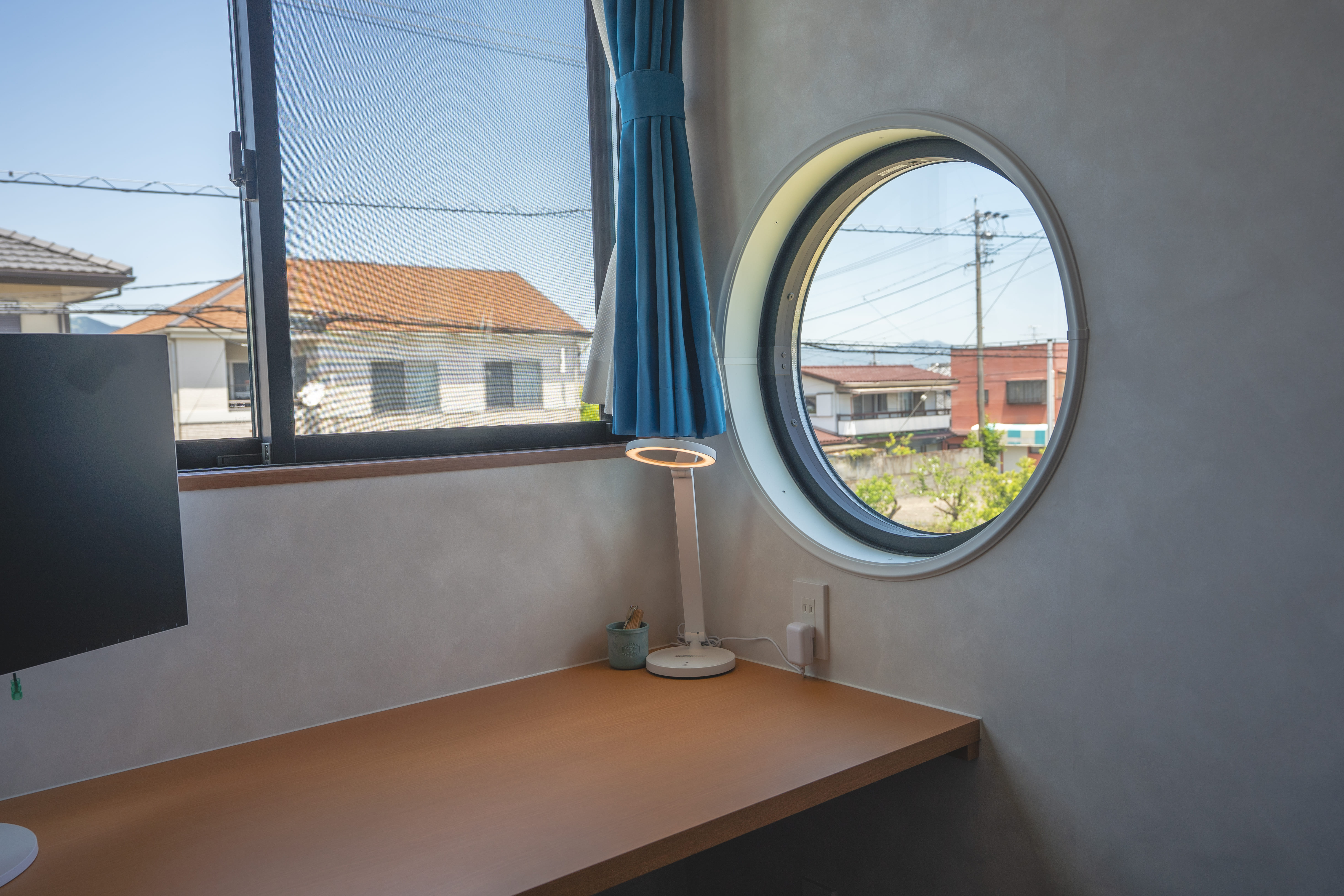 シングルルーム（丸窓）