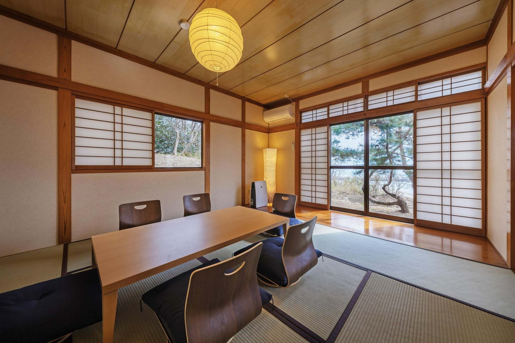 松島の岬に佇む一棟宿。特等席から海を望む贅沢時間をお過ごしください。