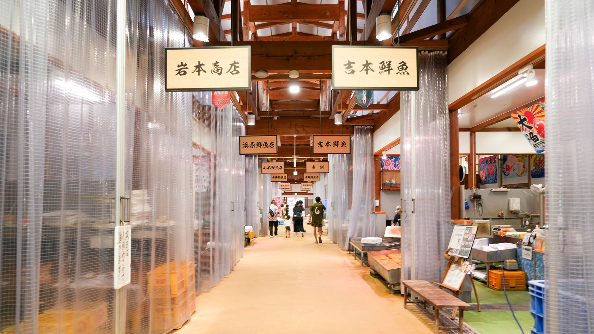 ・【周辺観光】「はまだお魚市場」当館から車で約4分