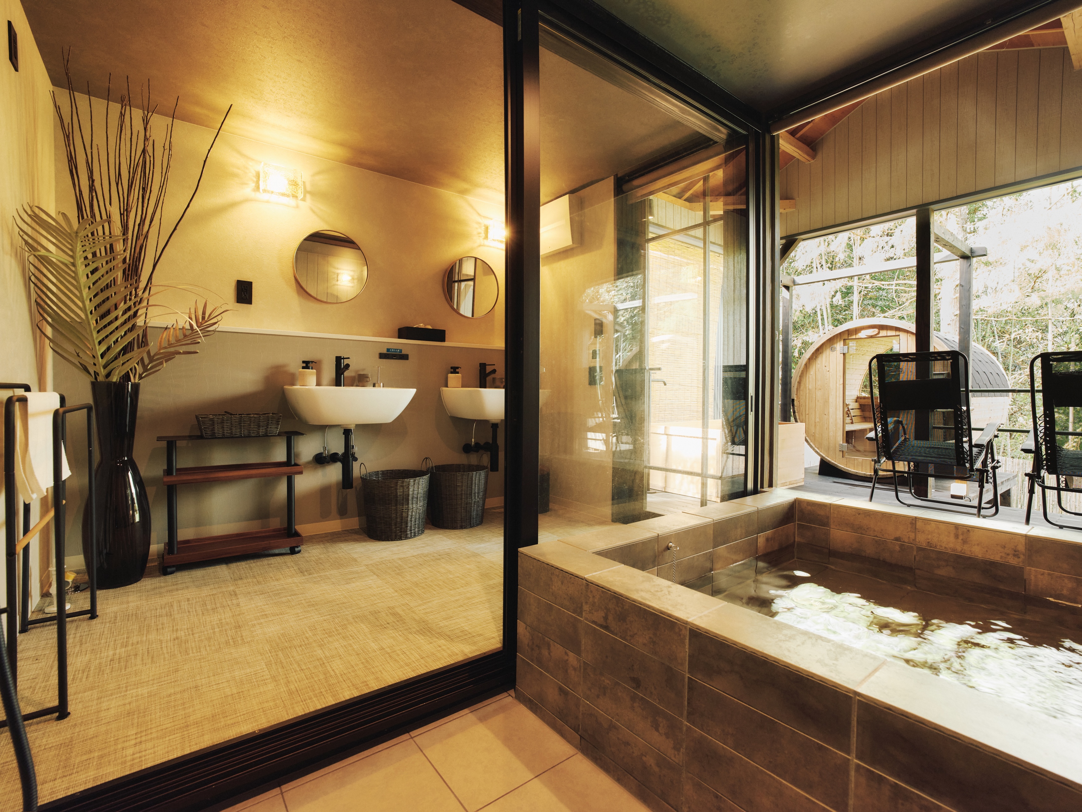 浴室から見たサウナ