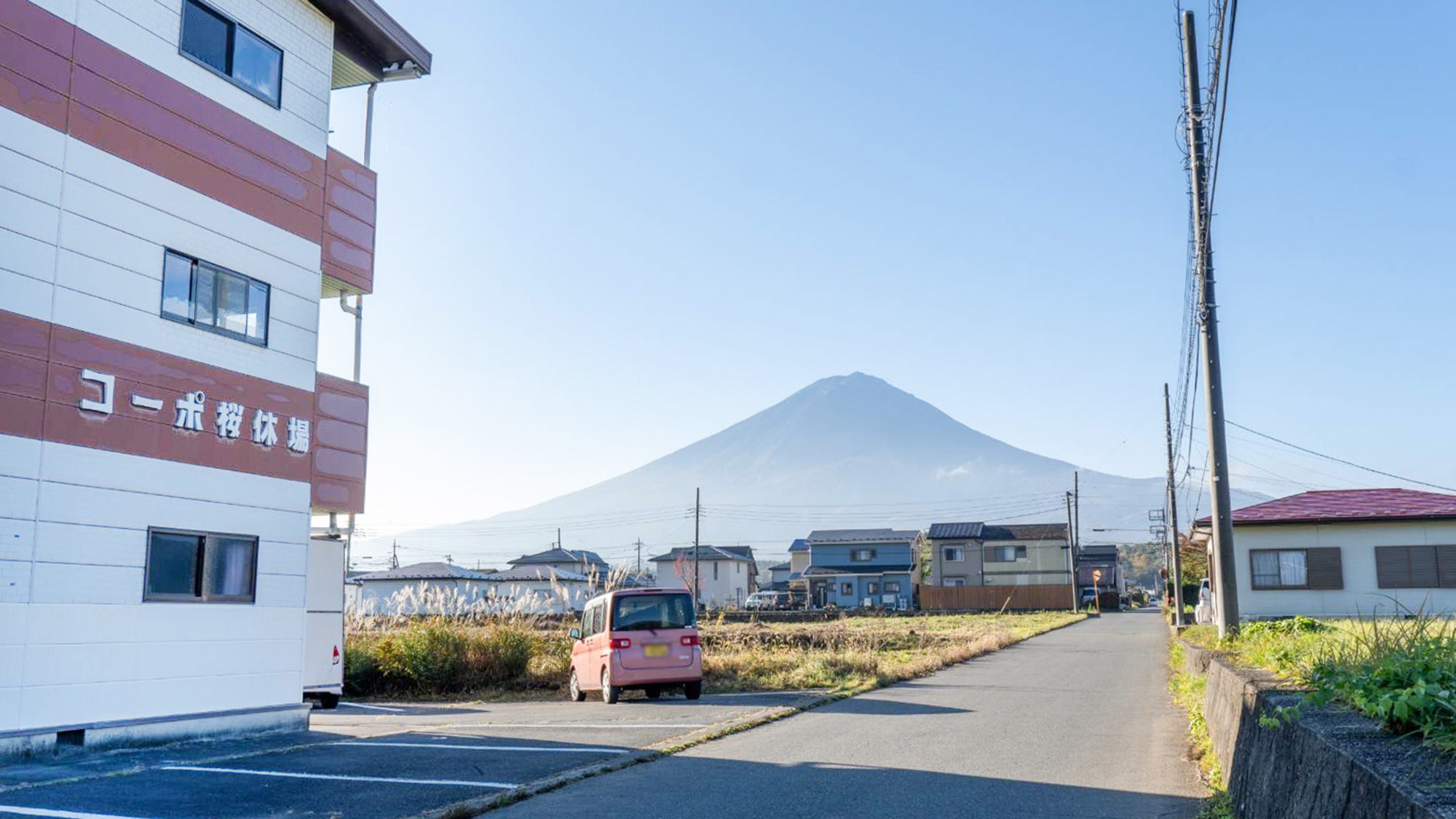 ・河口湖駅より車で約8分！スーパーやコンビニも車で3分の好立地です。
