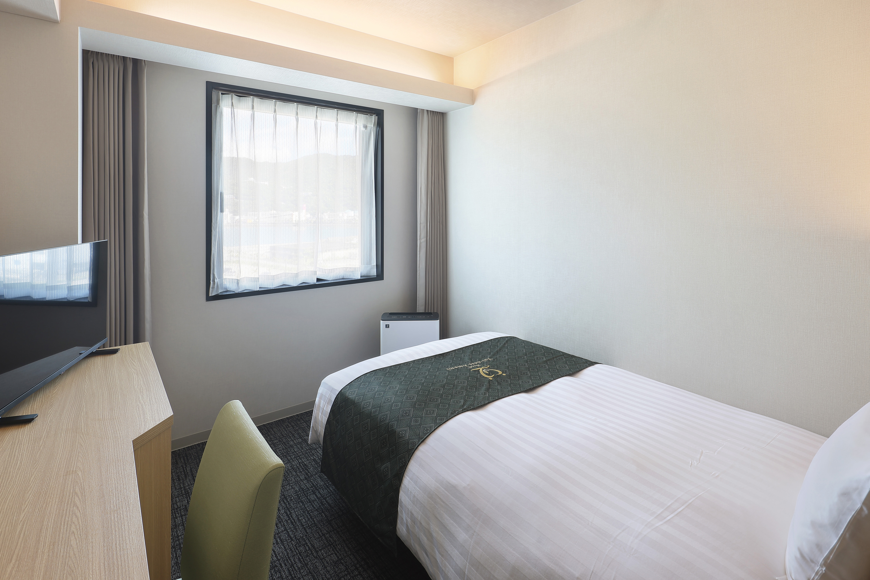 スタンダードシングル（セミダブルベッド）/セミダブル