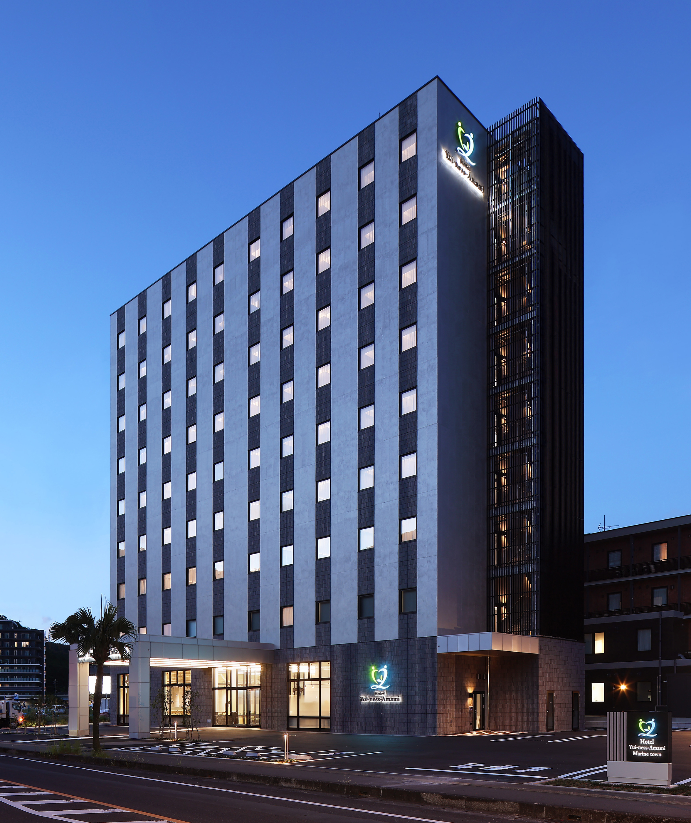 外観南西面夜景