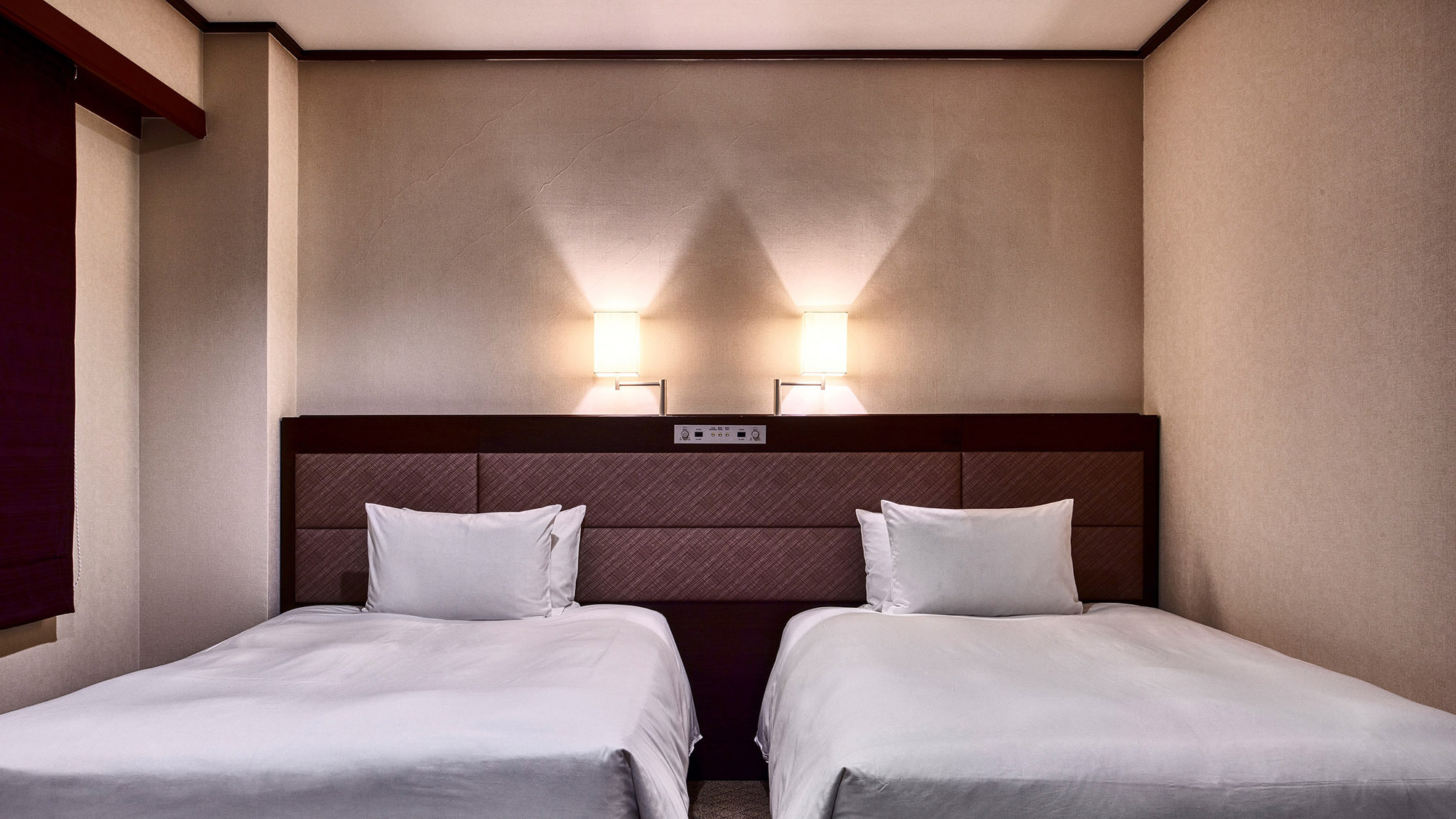 スーペリアツイン｜ベッド幅120cm。セミダブルサイズのベッドです。