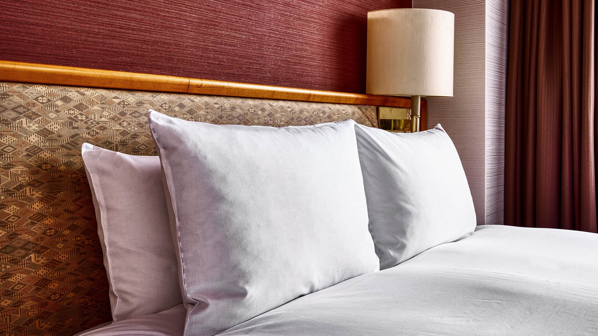 デラックスダブル｜ベッド幅160㎝。クィーンサイズのベッドです。