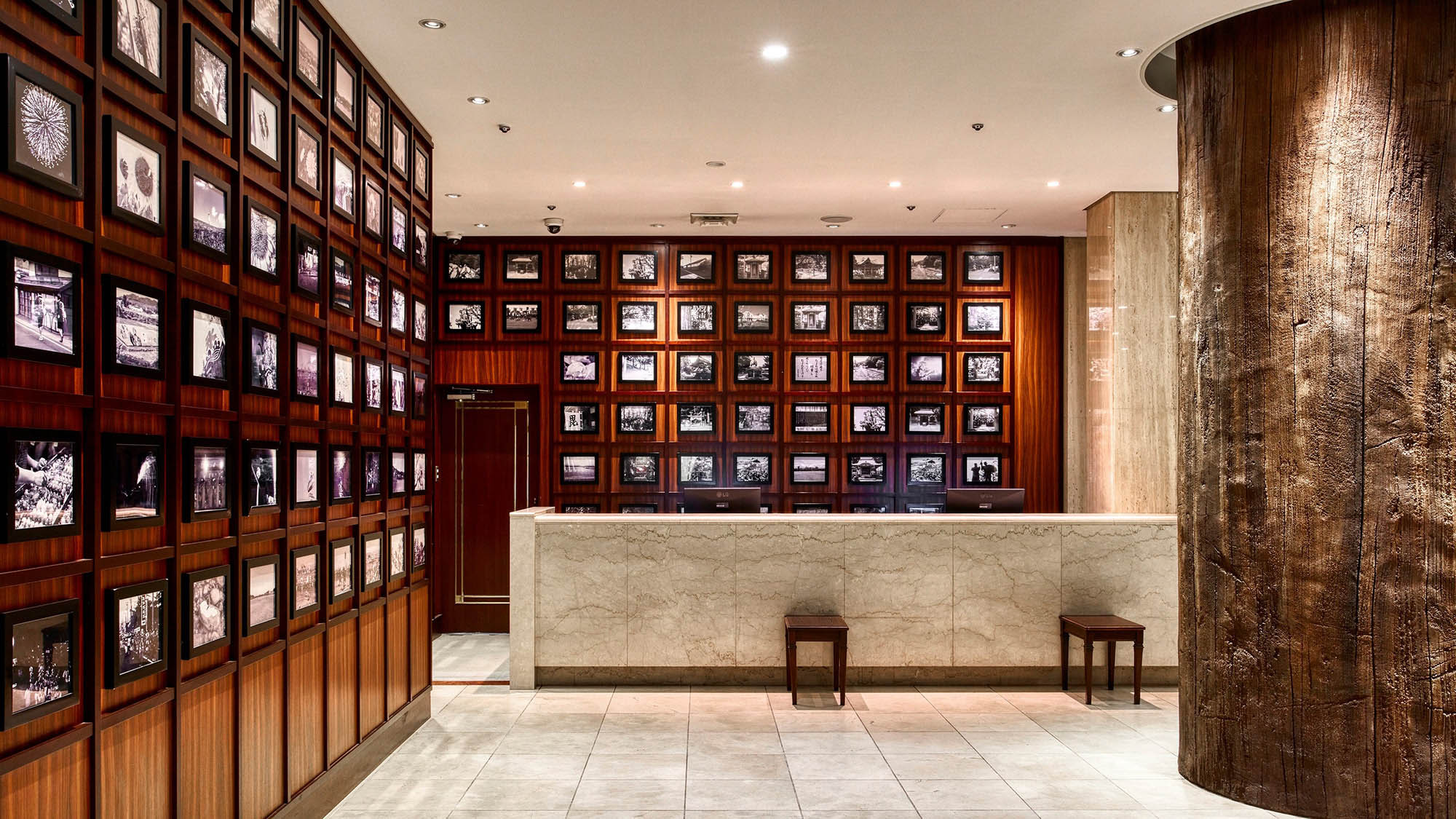 フロント｜四季折々の豊かな米沢の表情を切り取った写真が皆様をお出迎えいたします。