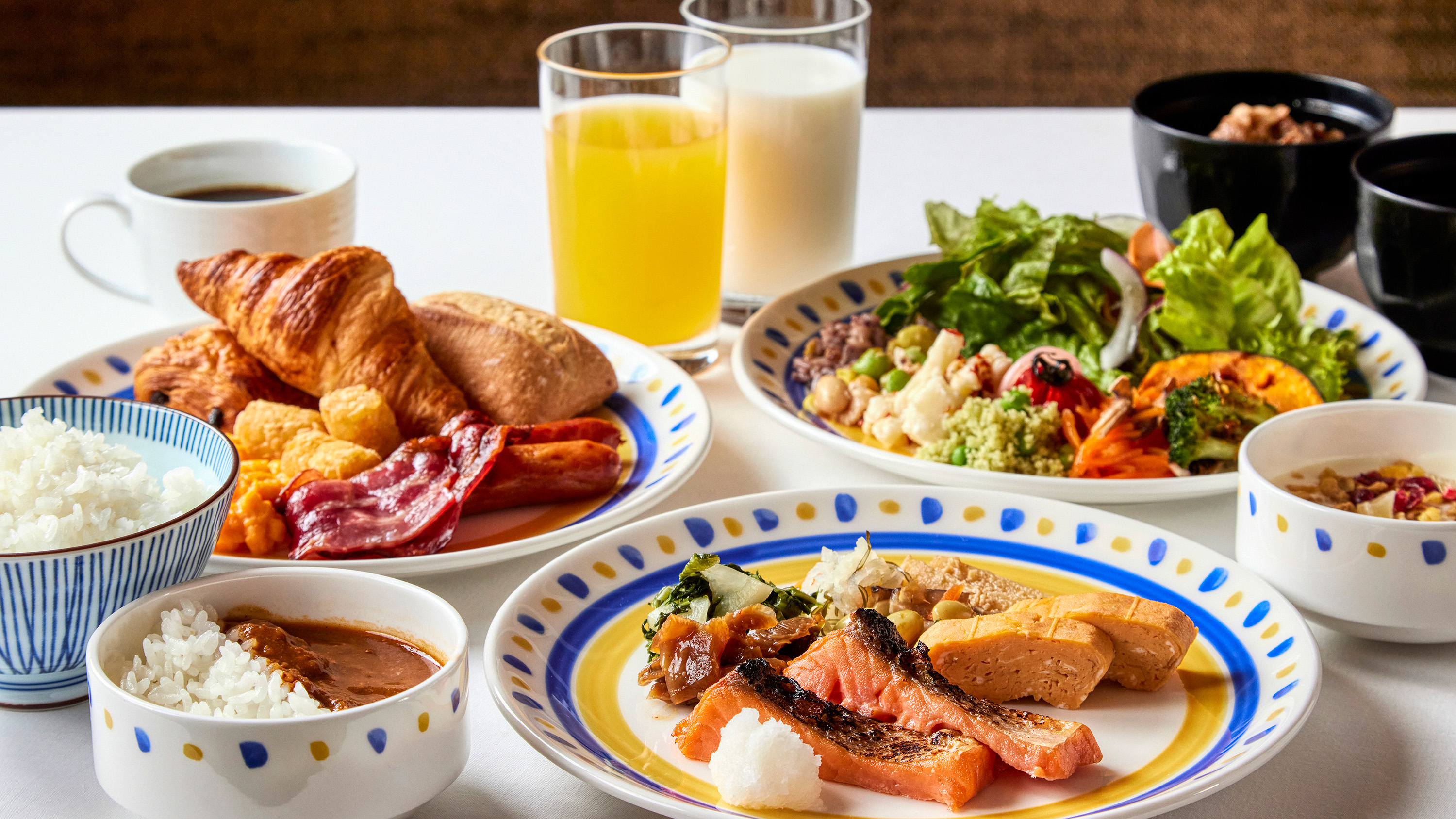 朝食ビュッフェ | 一日の始まりを彩る、心と体に優しい贅沢な朝食ビュッフェ ※盛り付けイメージ