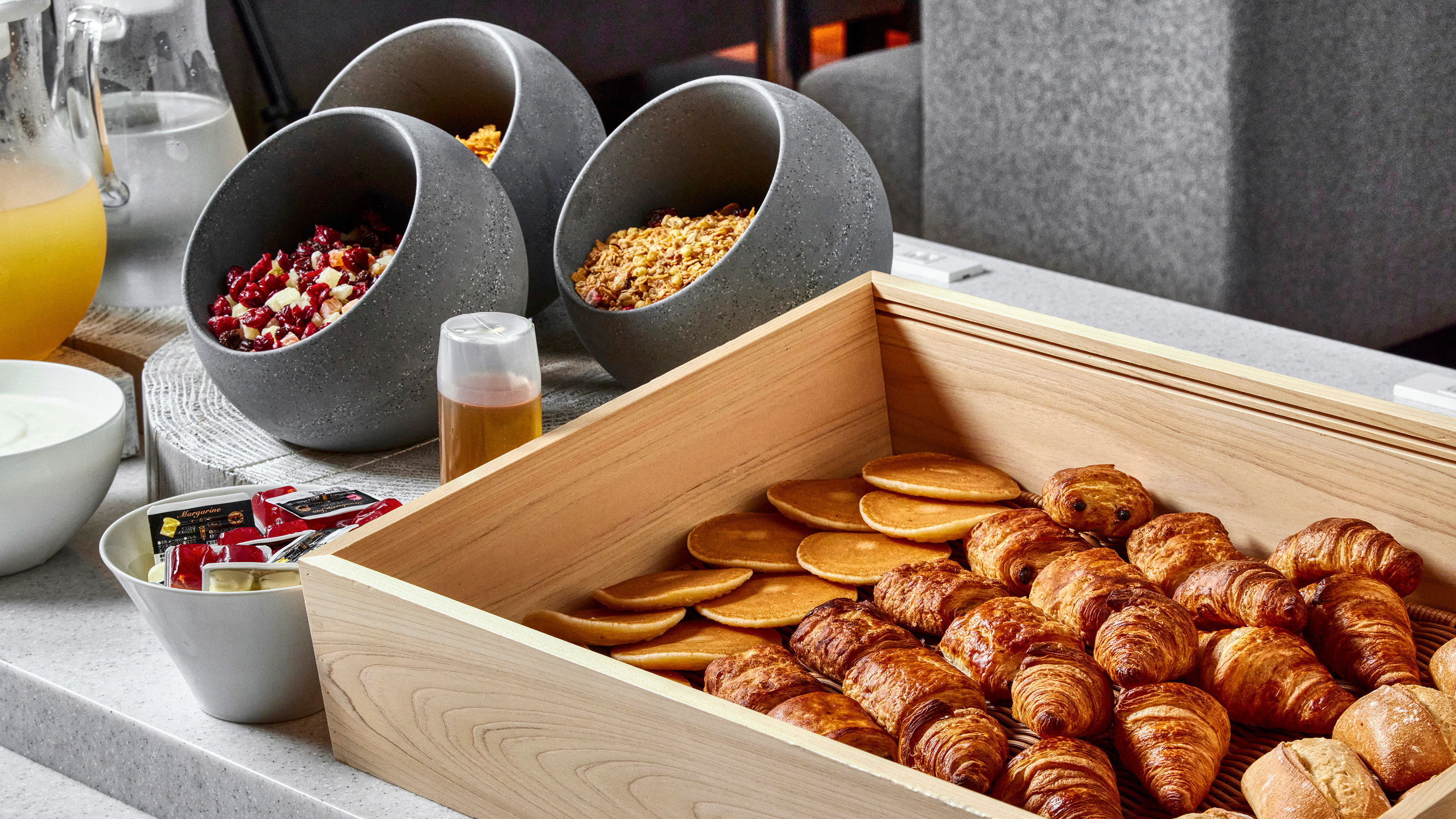朝食ビュッフェ | 洋食派の方へ、館内で焼き上げたパンやグラノーラ、ヨーグルトをご用意 ※イメージ