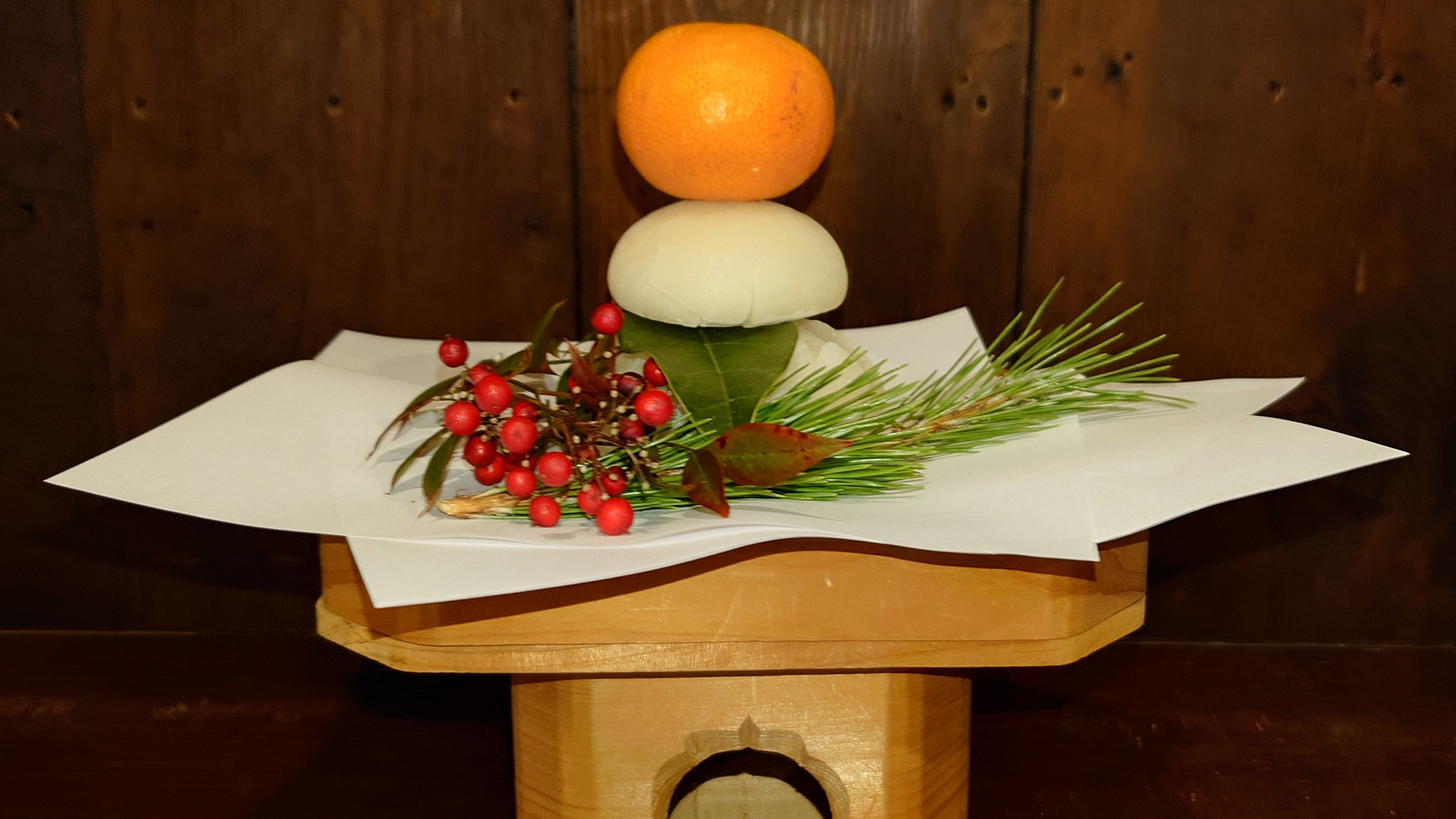 ・【室内】新年には鏡餅を飾ります。季節の行事に合わせた飾りを施し、季節の変化をお楽しみいただけます