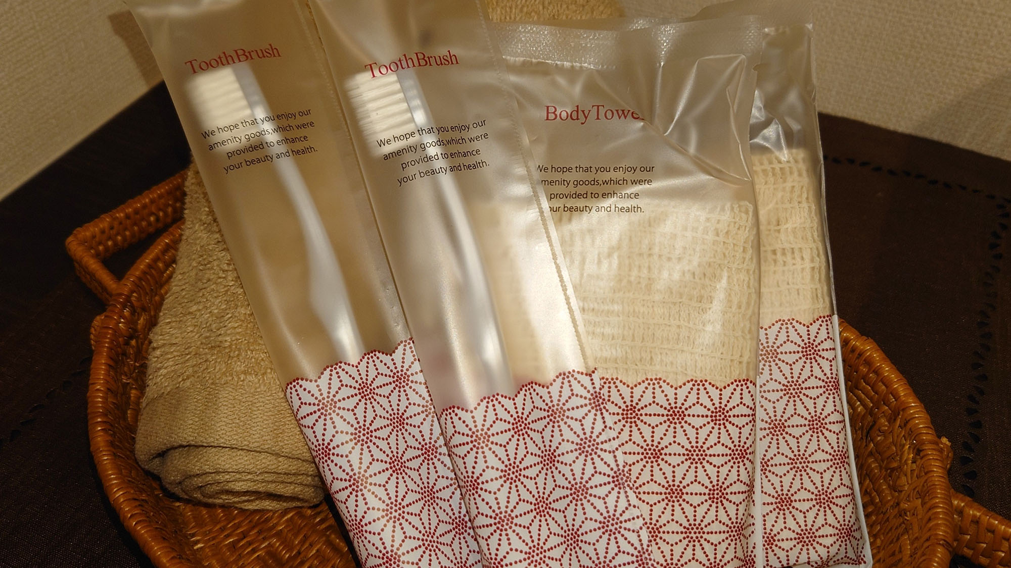 ・【アメニティ】歯ブラシやボディタオルのほか、フリーサイズのパジャマもご用意しております