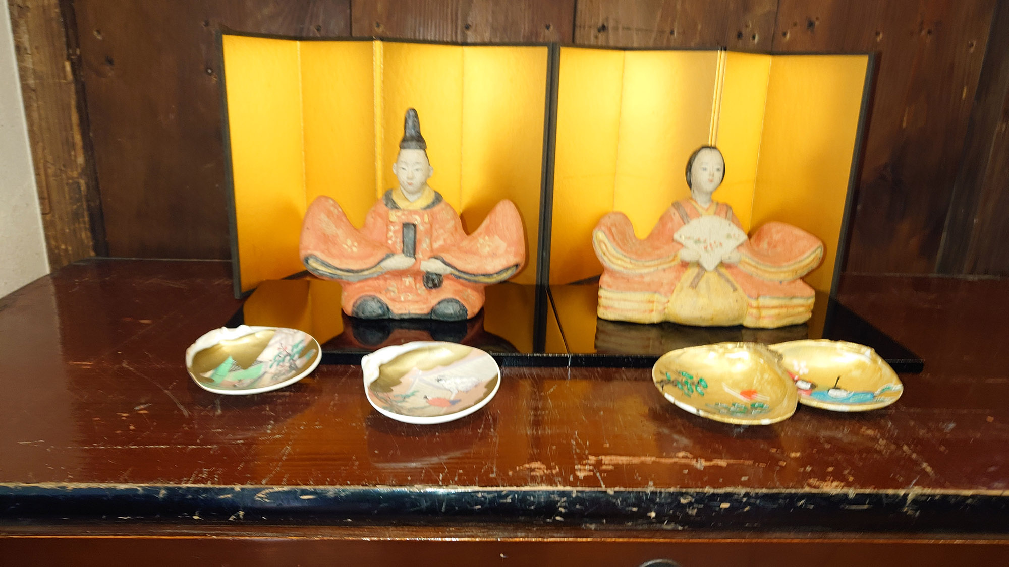 ・【室内】雛人形を飾っております。お部屋にはこだわりのインテリアが揃い、居心地のよい空間です