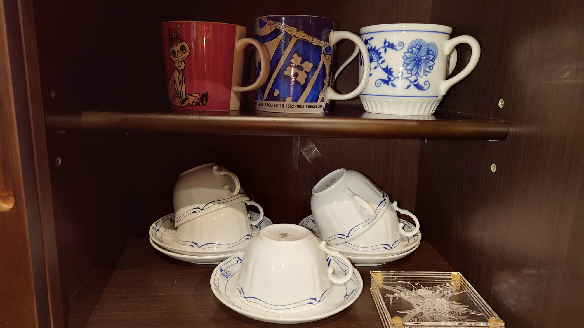 ・【食器】ほっとひと息つく時間や、食後のコーヒーなどにご利用いただけるカップも備えております