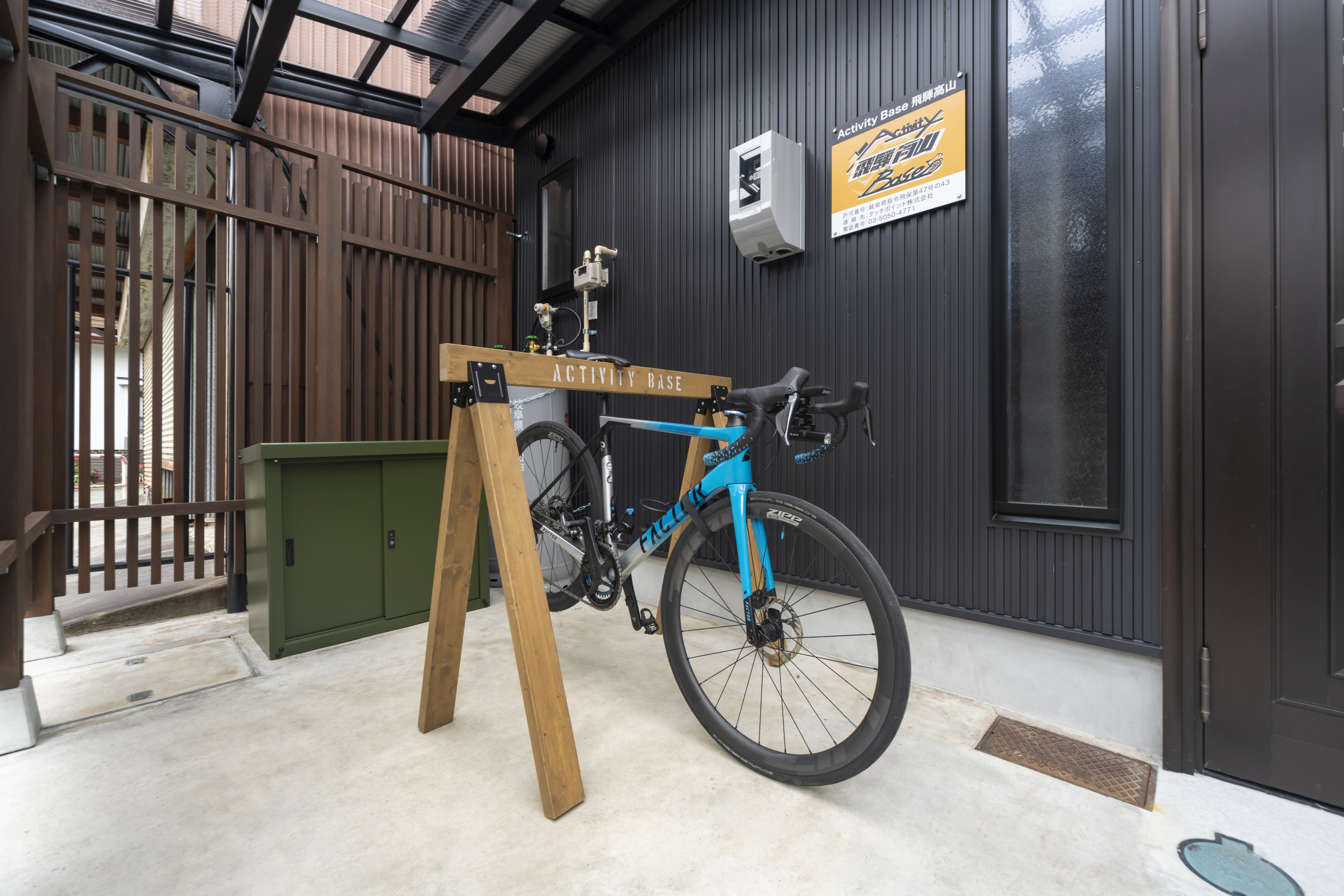 エントランス（格子内）