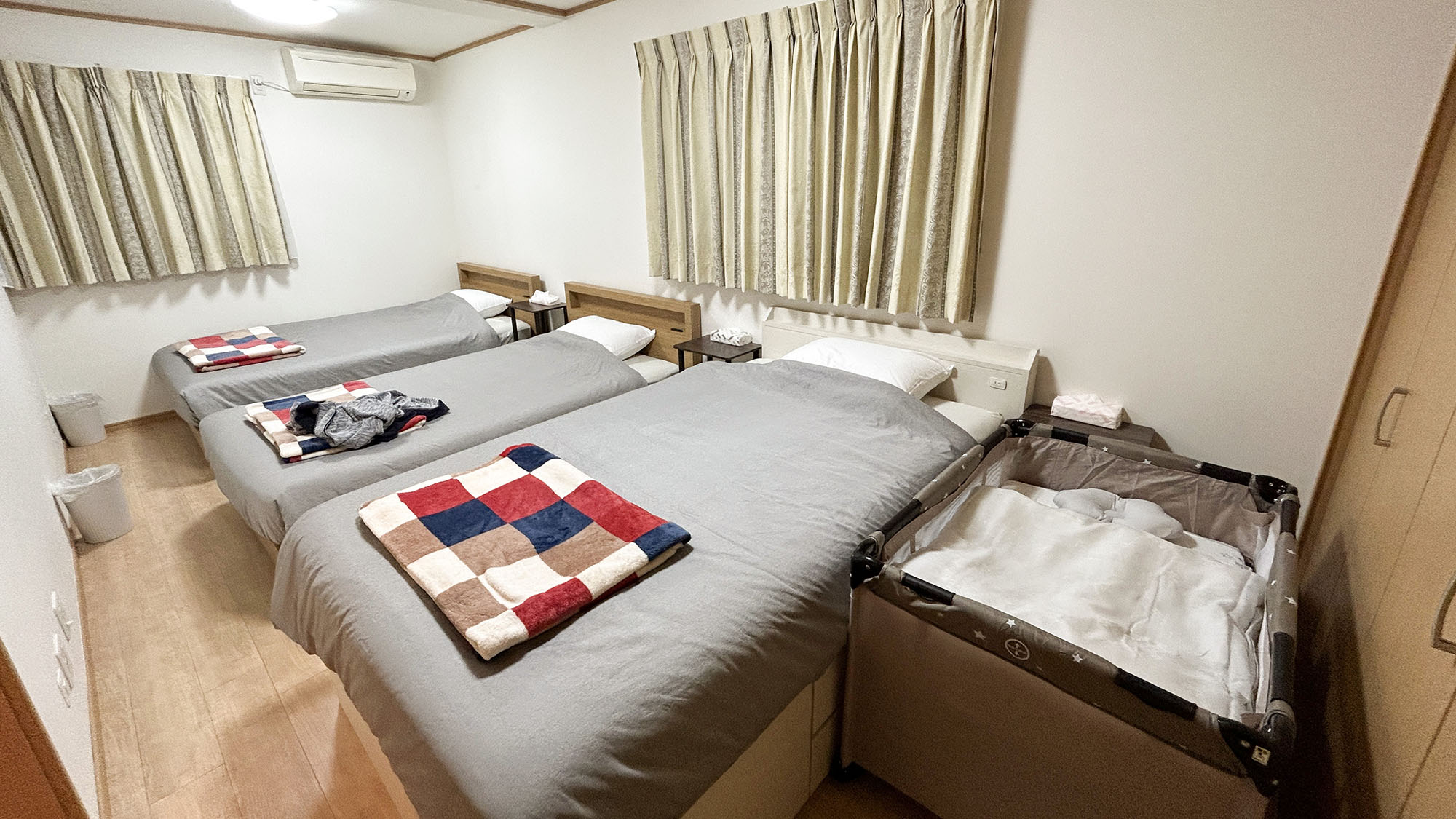 ・【ベビーベッド】トリプルルームのベッド横に並べて設置可能です