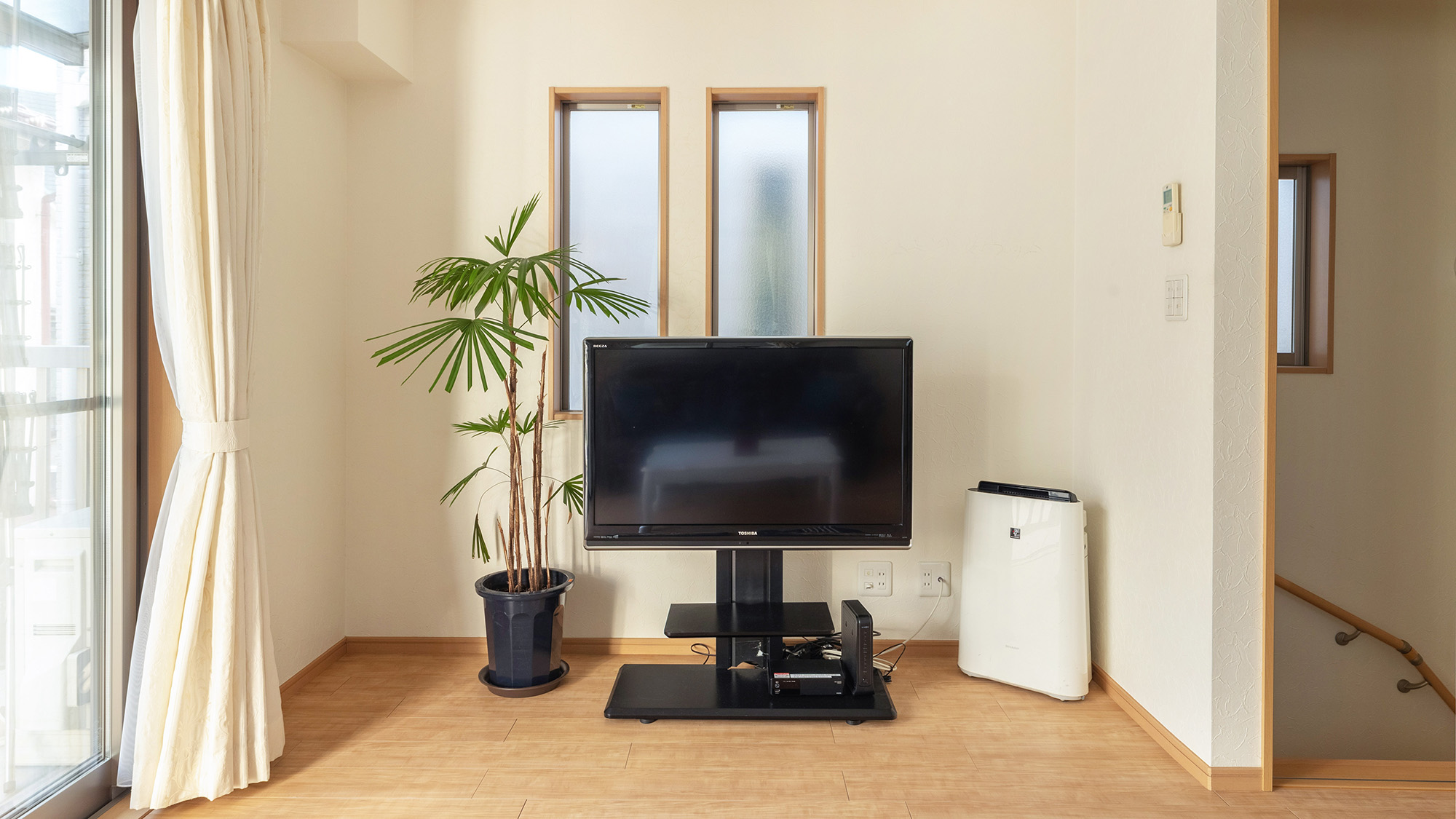 ・【リビング】リビングに薄型テレビのご用意、インターネットTVの視聴の可能です