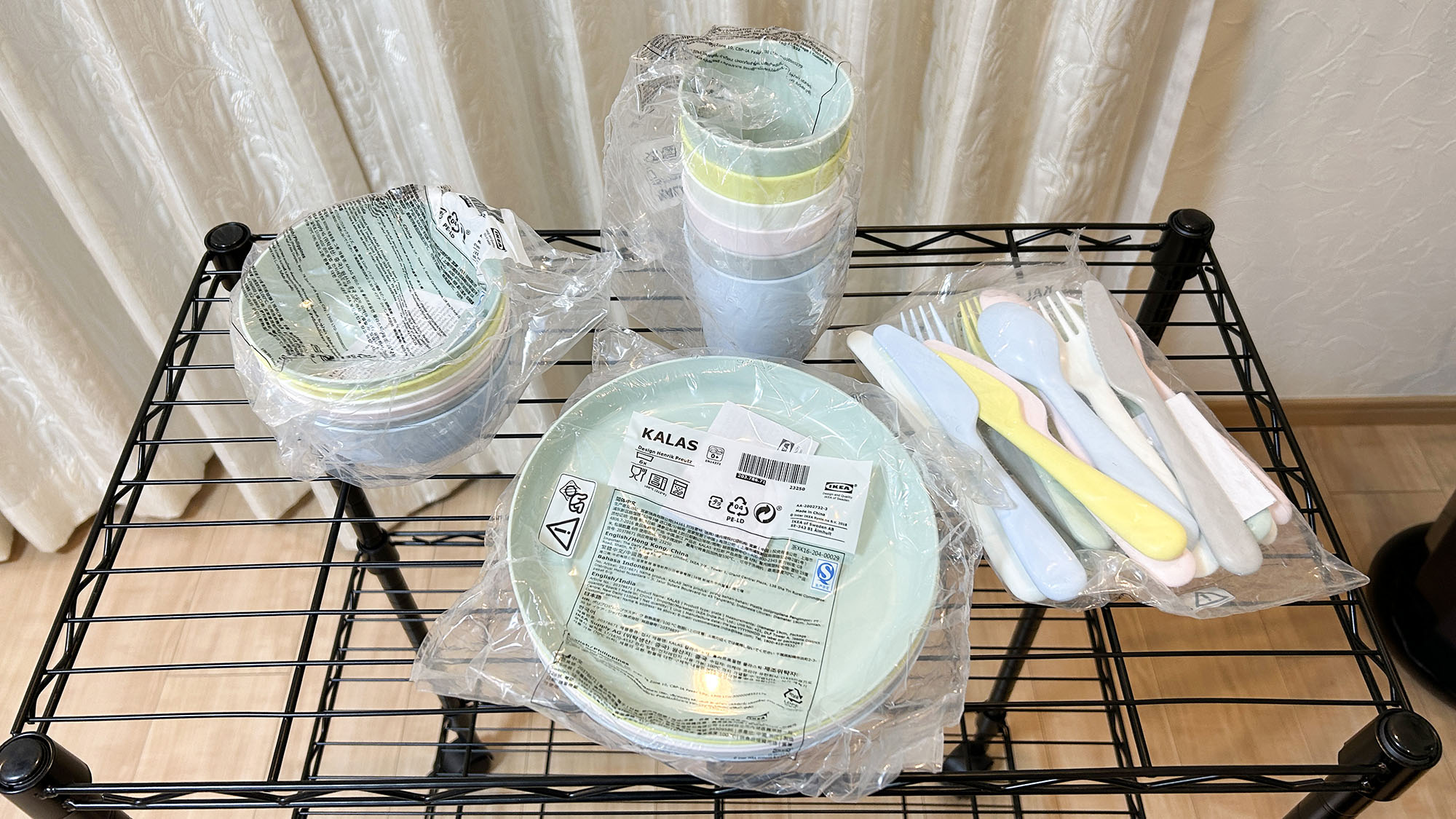 ・【ベビー用品】プラスチック製の食器やカトラリーはお食事の時に重宝します