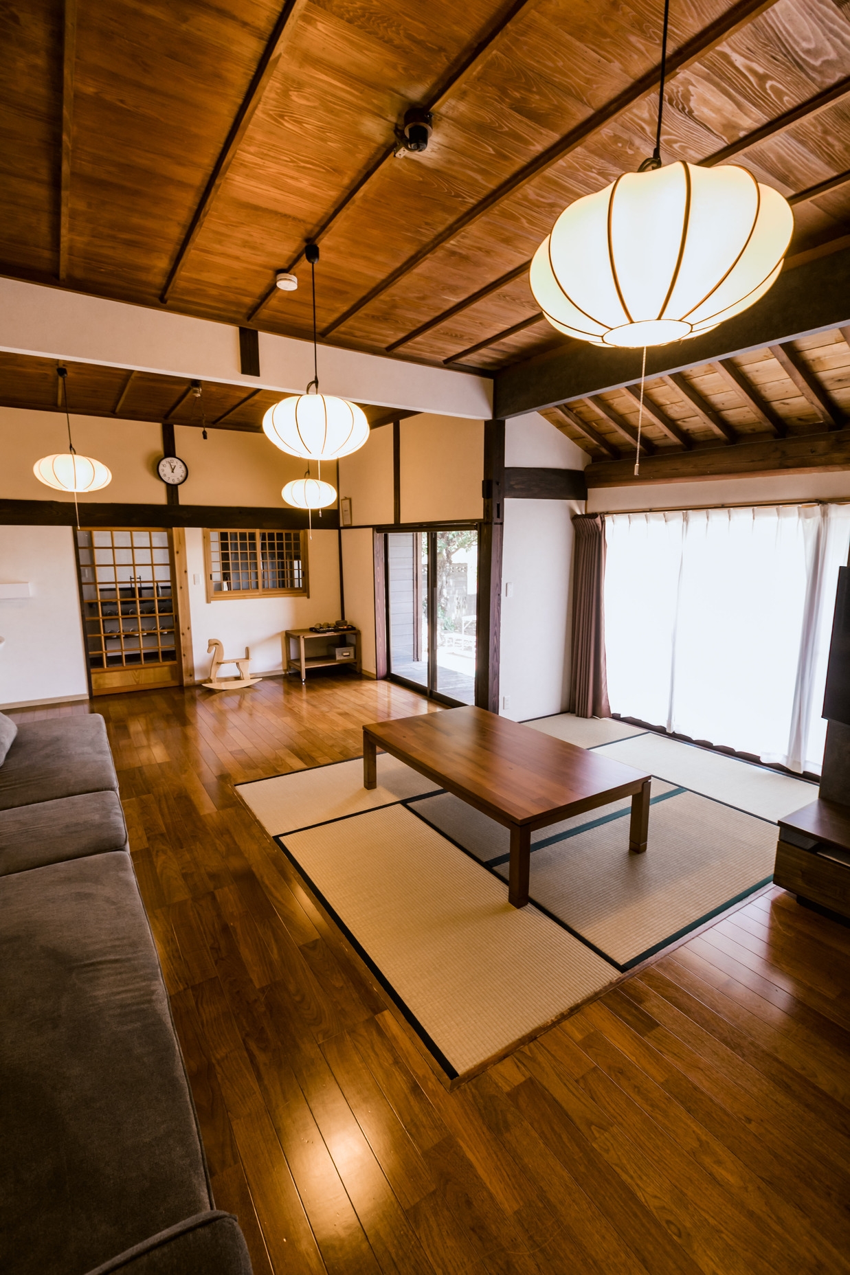 出雲】広々リビング/庭付き/古民家/全自動洗濯乾燥機完備/最大8名/駐車場4台/段差少なめ