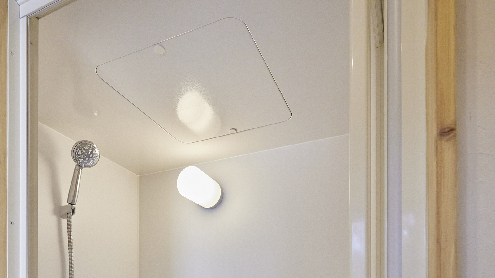 水回りトレーラーハウス内