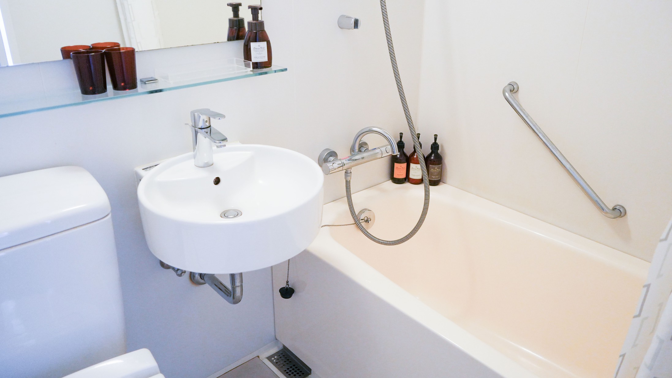 ダブルルーム　バスルーム一例