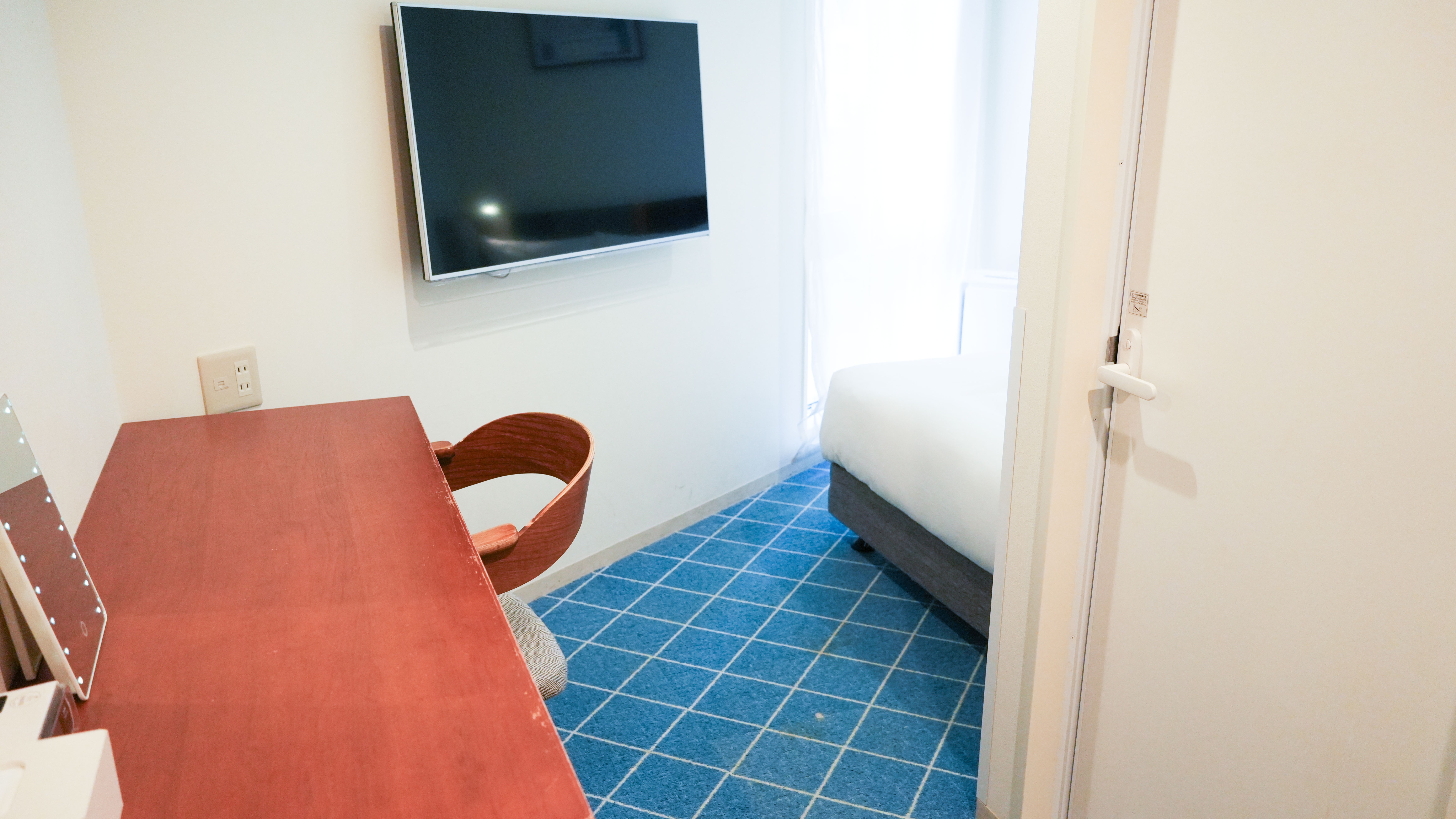 セミダブルルーム（広さ15平米）